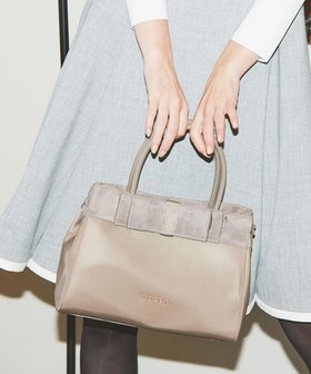 【トッカ/TOCCA】 NOBLE RIBBON NYLONBAG ナイロンバッグ人気、トレンドファッション・服の通販 founy(ファニー) ファッション Fashion レディースファッション Fashion for Women バッグ Bags エレガント 上品 Elegant グログラン Grosgrain, Grosgrain Ribbon ジップ Zip, Zipper 財布 Wallet, Purse フォルム Silhouette, Form フォーマル Formal, Dressy ポケット Pocket, Pocket Detail リボン Ribbon, Bow S/S・春夏 SS, Spring/Summer, Warm Season おすすめ Recommended / Our Picks 夏 Summer 2024年 2024 2024春夏・S/S Spring/Summer 2024 SS24 ビジネス 仕事 通勤 Business / Work / Commuting |ID:prp329100004817197