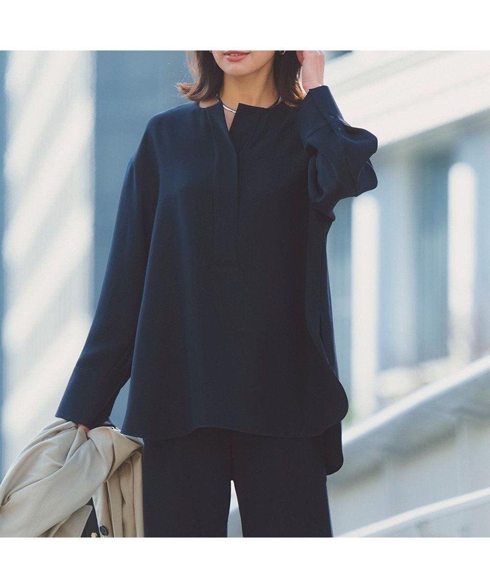 【アンフィーロ 自由区/UNFILO】の【セットアップ着用可/セレモニー】ドライダブルクロス スキッパーブラウス インテリア・キッズ・メンズ・レディースファッション・服の通販 founy(ファニー) 　ファッション　Fashion　レディースファッション　Fashion for Women　トップス・カットソー　Cut & Sew Tops　シャツ・ブラウス・オフィスカジュアル　Elegant Blouses & Button-Ups　セットアップ　Matching Sets　レディーストップス・ブラウス　Tops & Blouses / Assorted Women's Tops　春　Spring　カフス　Cuff Design　吸水　Absorbent, Quick-Dry　スキッパー　Skipper, Open Collar　スリット　Slit, Slit Detail　セットアップ　Set-Up, Coordinated Outfit　ボトム　Bottoms, Lower Wear　楽ちん　Easy Fit, Comfortable　S/S・春夏　SS, Spring/Summer, Warm Season　おすすめ　Recommended / Our Picks　夏　Summer　セレモニー　Ceremony　ビジネス 仕事 通勤　Business / Work / Commuting　ネイビー|ID: prp329100004818174 ipo3291000000035136915