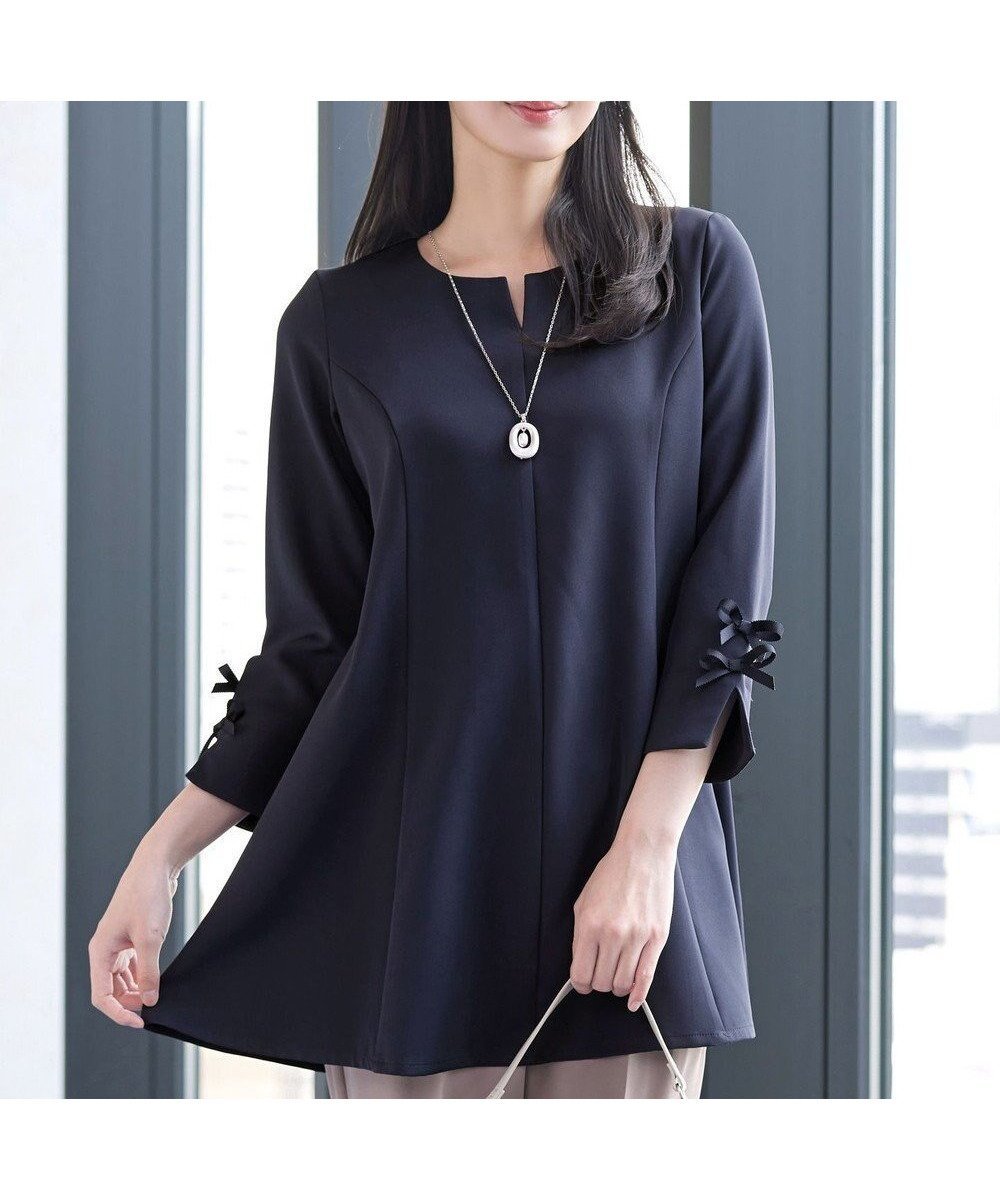 【ティアクラッセ/Tiaclasse】の袖リボンチュニック 人気、トレンドファッション・服の通販 founy(ファニー) 　ファッション　Fashion　レディースファッション　Fashion for Women　トップス・カットソー　Cut & Sew Tops　シャツ・ブラウス・オフィスカジュアル　Elegant Blouses & Button-Ups　アクセサリー　Fashion Accessories　ウォッシャブル　Machine Washable　春　Spring　洗える　Machine Washable　秋　Autumn　カッティング　Cutting Detail　カーディガン　Cardigan, Knitwear　ダブル　Double, Double-Breasted　チュニック　Tunic, Long Top　パール　Pearl, Pearl Accent　フェミニン　Feminine, Girly　ポケット　Pocket, Pocket Detail　リボン　Ribbon, Bow　リラックス　Relax, Relaxed Fit　冬　Winter / This Winter　S/S・春夏　SS, Spring/Summer, Warm Season　再入荷　Restock / Back in Stock　夏　Summer　エレガント 上品　Elegant　セレモニー　Ceremony　入学式　Entrance Ceremony　卒業式　Graduation Ceremony　新作・新入荷　New Arrivals / New In　ビジネス 仕事 通勤　Business / Work / Commuting　 other-1|ID: prp329100004826443 ipo3291000000035601845