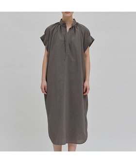 【ベイジ,/BEIGE,】 【洗える/接触冷感/速乾/UVケア対応】BATEAU / スタンドカラードレス人気、トレンドファッション・服の通販 founy(ファニー) ファッション Fashion レディースファッション Fashion for Women ワンピース Dresses フォーマル・パーティードレス・結婚式用ドレス Elegant & Casual Dresses おすすめ Recommended / Our Picks カフス Cuff Design ギャザー Gathered, Ruffled スタンド Stand Collar, Upright Stand ストレート Straight, Straight Cut スリット Slit, Slit Detail ドレス Dress, One-Piece バランス Balance, Style Balance フォルム Silhouette, Form ミックス Mix, Mixed Style リボン Ribbon, Bow 吸水 Absorbent, Quick-Dry 夏 Summer 春 Spring S/S・春夏 SS, Spring/Summer, Warm Season 洗える Machine Washable |ID:prp329100004827311