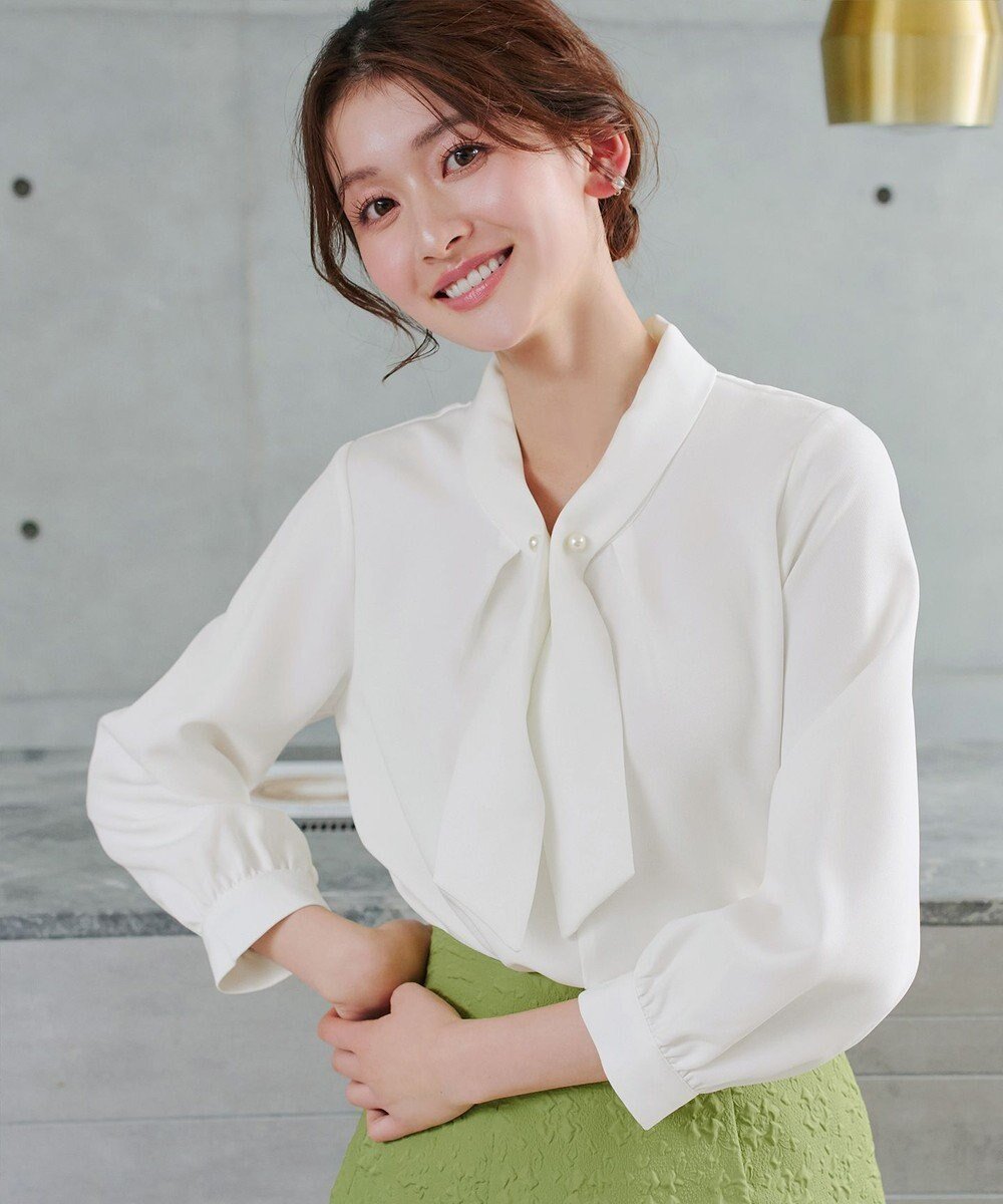 【ティアクラッセ/Tiaclasse】の取り外しパール付きボウタイブラウス インテリア・キッズ・メンズ・レディースファッション・服の通販 founy(ファニー) ファッション Fashion レディースファッション Fashion for Women トップス・カットソー Cut & Sew Tops シャツ・ブラウス・オフィスカジュアル Elegant Blouses & Button-Ups アクセサリー Fashion Accessories ウォッシャブル Machine Washable 春 Spring 洗える Machine Washable 秋 Autumn カーディガン Cardigan, Knitwear ダブル Double, Double-Breasted チュニック Tunic, Long Top パール Pearl, Pearl Accent ポケット Pocket, Pocket Detail 冬 Winter / This Winter S/S・春夏 SS, Spring/Summer, Warm Season 再入荷 Restock / Back in Stock 夏 Summer エレガント 上品 Elegant 新作・新入荷 New Arrivals / New In ビジネス 仕事 通勤 Business / Work / Commuting オフホワイト|ID: prp329100004827326 ipo3291000000035126403