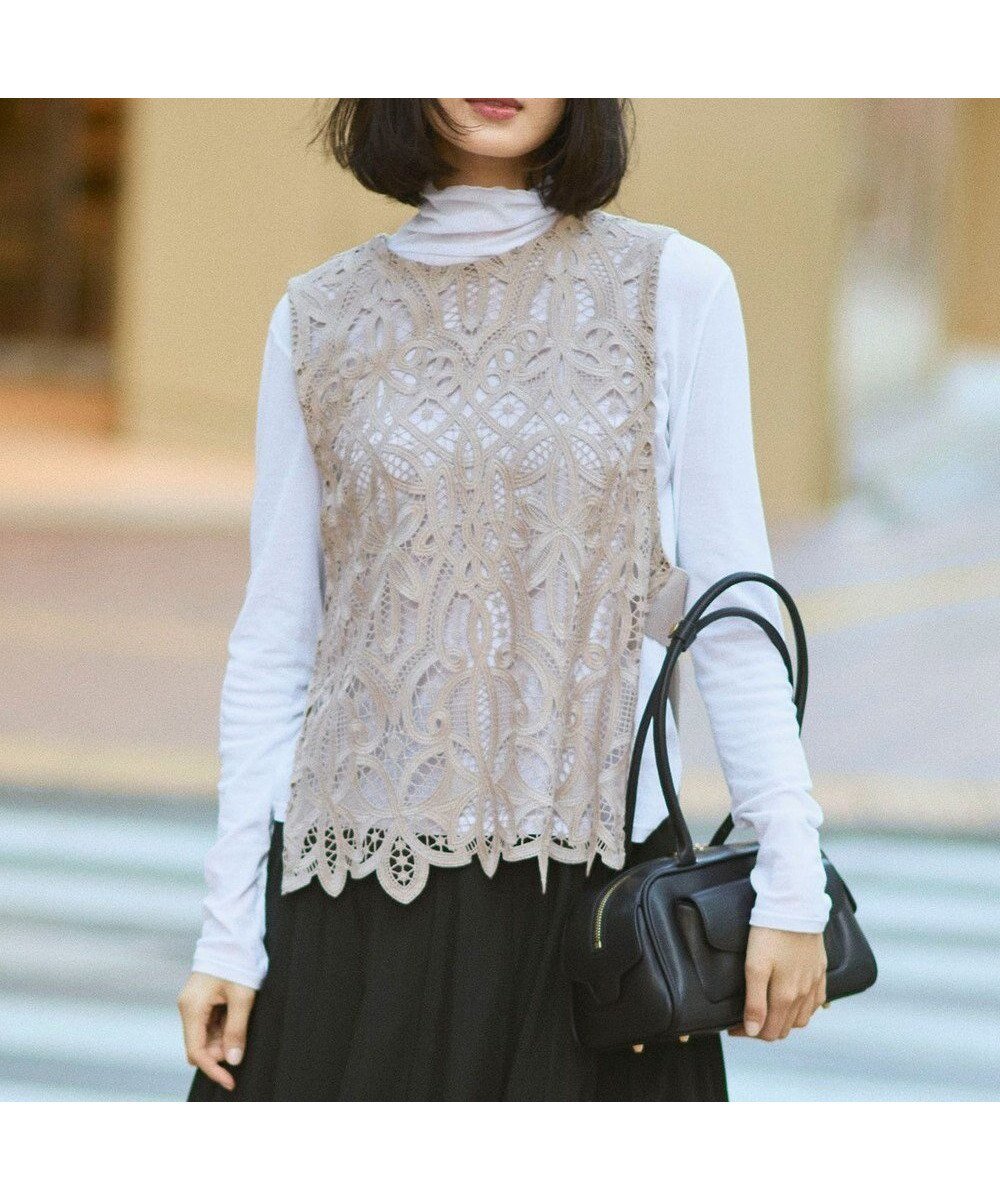 【23区/NIJYUSANKU】のエンブロイダリーレース ニットベスト インテリア・キッズ・メンズ・レディースファッション・服の通販 founy(ファニー) 　ファッション　Fashion　レディースファッション　Fashion for Women　アウター　Coat / Outerwear Collection　トップス・カットソー　Cut & Sew Tops　ニット　Knit Tops & Sweaters　ベスト&ジレ / 重ね着スタイル　Vests & Gilets　春　Spring　カットソー　Cut and Sewn Top　ケミカル　Chemical, Chemical Wash　シンプル　Simple, Minimal　スカラップ　Scallop, Scalloped Edge　スリット　Slit, Slit Detail　トレンド　Trend, Trending Now　ベスト　Vest, Waistcoat　レース　Lace, Lace Fabric　S/S・春夏　SS, Spring/Summer, Warm Season　夏　Summer　エレガント 上品　Elegant　2026年　2026　ベージュ系|ID: prp329100004828161 ipo3291000000036013667