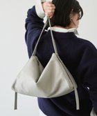 【ラシット/russet】のトライアングルショルダーバッグ(CE-1675) 人気、トレンドファッション・服の通販 founy(ファニー) ファッション Fashion レディースファッション Fashion for Women シルバー Silver, Metallic Silver シンプル Simple, Minimal トライアングル Triangle, Triangular Shape フォルム Silhouette, Form ベーシック Basic, Essential ポケット Pocket, Pocket Detail マグネット Magnet, Magnetic Closure 再入荷 Restock / Back in Stock おすすめ Recommended / Our Picks 日本製 Made In Japan エレガント 上品 Elegant thumbnail L.Gray|ID: prp329100004828166 ipo3291000000035136865