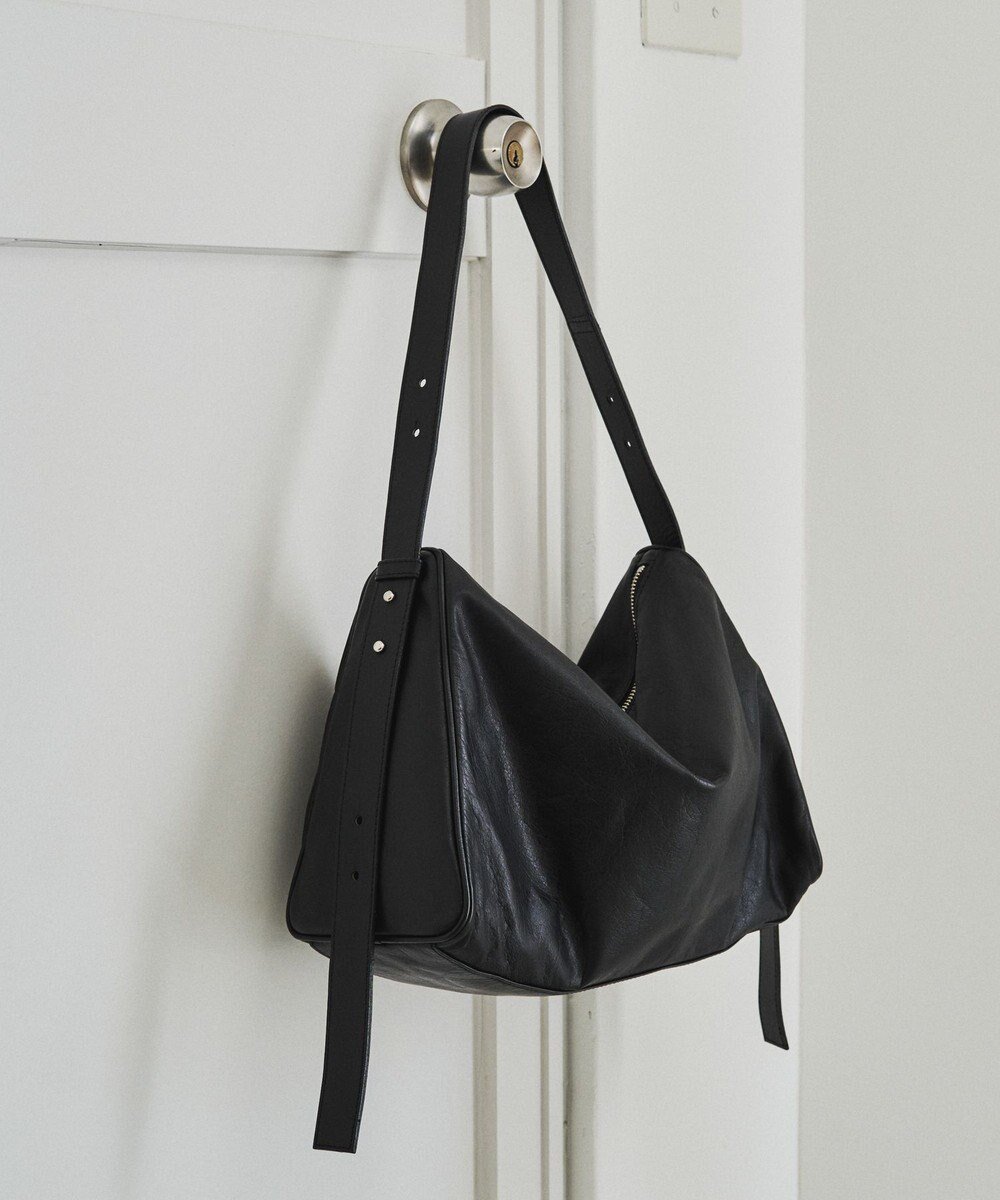 【ラシット/russet】のトライアングルショルダーバッグ(CE-1675) インテリア・キッズ・メンズ・レディースファッション・服の通販 founy(ファニー) 　ファッション　Fashion　レディースファッション　Fashion for Women　シルバー　Silver, Metallic Silver　シンプル　Simple, Minimal　トライアングル　Triangle, Triangular Shape　フォルム　Silhouette, Form　ベーシック　Basic, Essential　ポケット　Pocket, Pocket Detail　マグネット　Magnet, Magnetic Closure　再入荷　Restock / Back in Stock　おすすめ　Recommended / Our Picks　日本製　Made In Japan　エレガント 上品　Elegant　Black|ID: prp329100004828166 ipo3291000000035136866