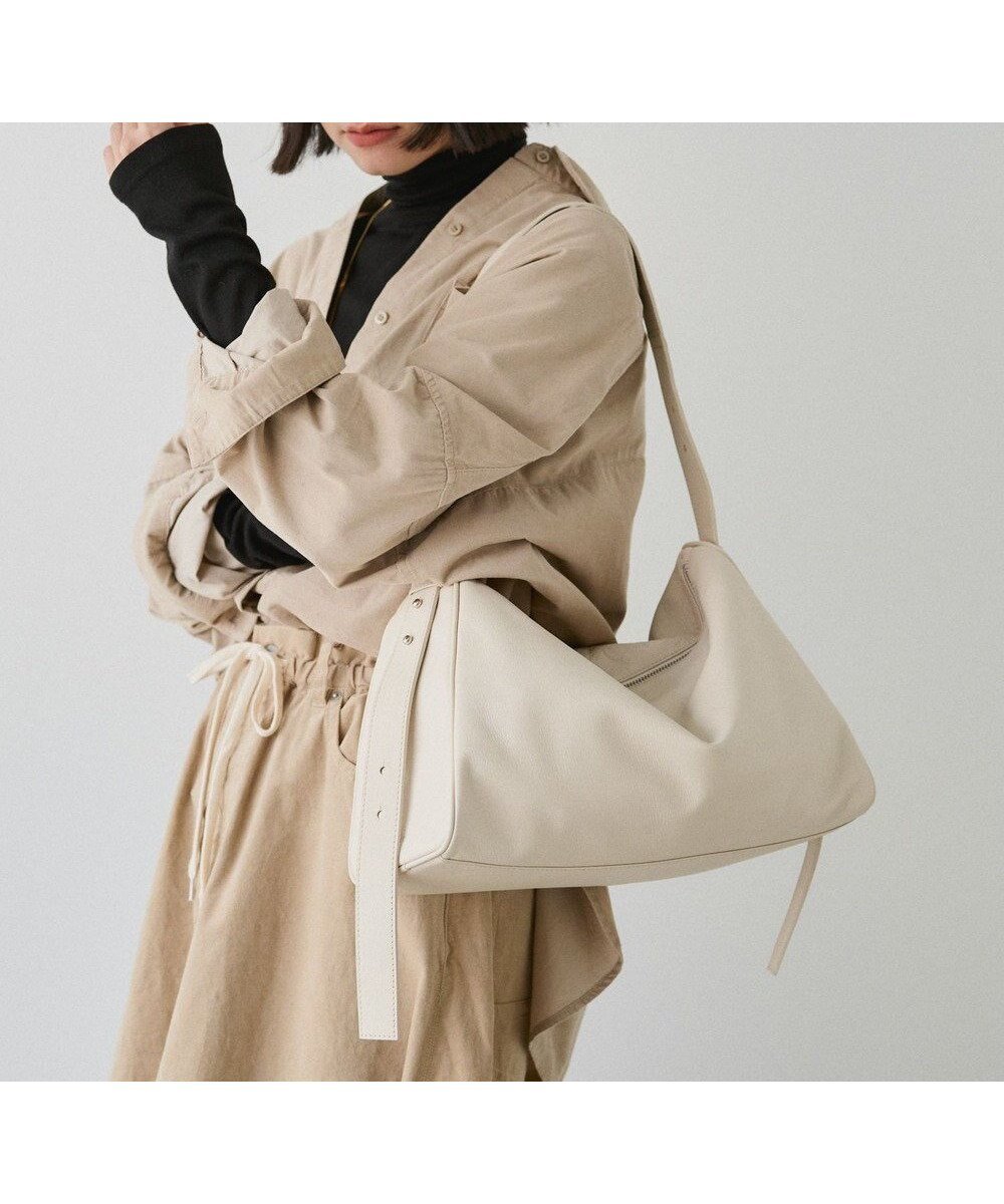 【ラシット/russet】のトライアングルショルダーバッグ(CE-1675) インテリア・キッズ・メンズ・レディースファッション・服の通販 founy(ファニー) 　ファッション　Fashion　レディースファッション　Fashion for Women　シルバー　Silver, Metallic Silver　シンプル　Simple, Minimal　トライアングル　Triangle, Triangular Shape　フォルム　Silhouette, Form　ベーシック　Basic, Essential　ポケット　Pocket, Pocket Detail　マグネット　Magnet, Magnetic Closure　再入荷　Restock / Back in Stock　おすすめ　Recommended / Our Picks　日本製　Made In Japan　エレガント 上品　Elegant　Ivory|ID: prp329100004828166 ipo3291000000035136867