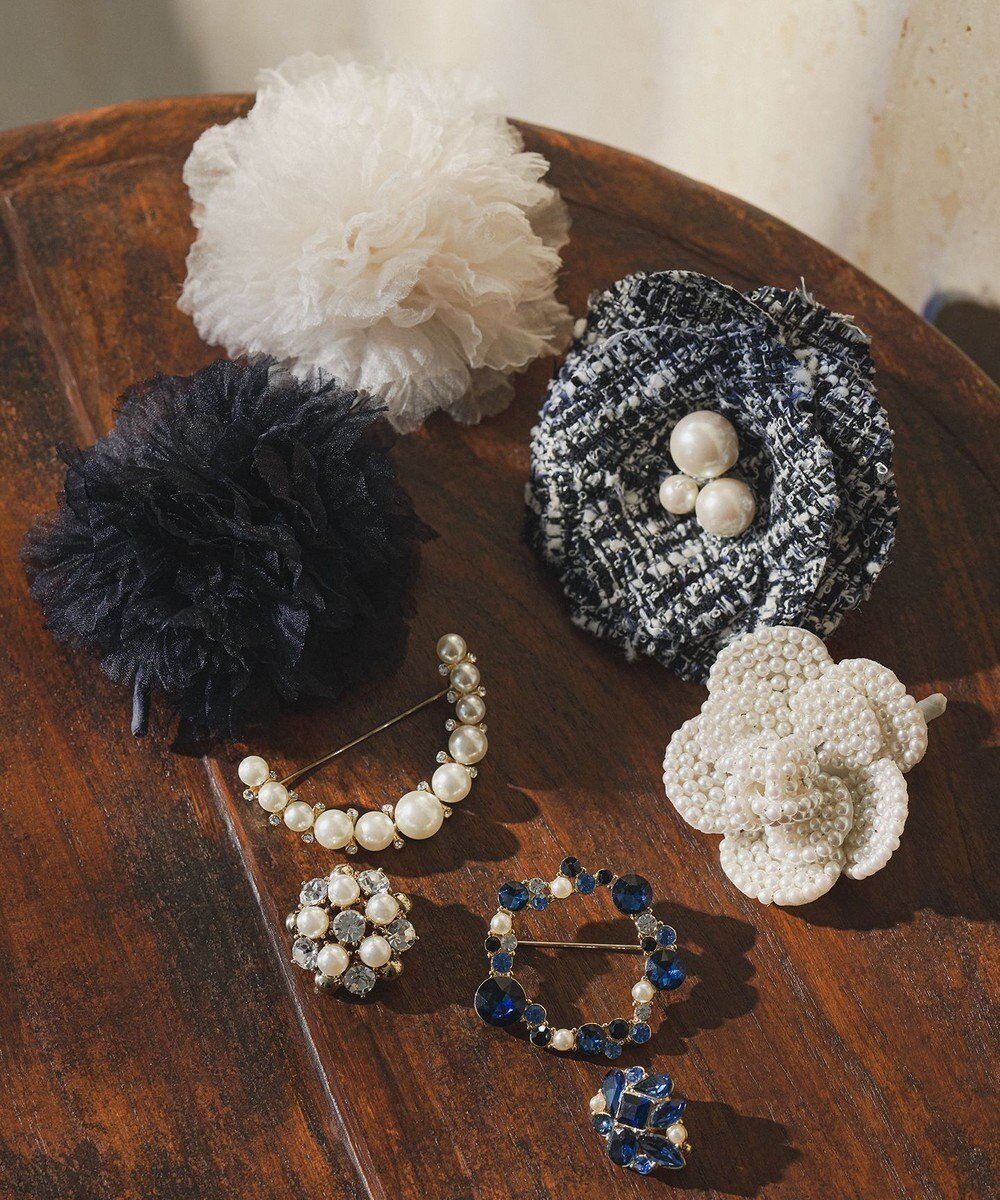 【組曲/KUMIKYOKU】のシフォンコサージュ インテリア・キッズ・メンズ・レディースファッション・服の通販 founy(ファニー) 　ファッション　Fashion　レディースファッション　Fashion for Women　アクセサリー　Fashion Accessories　エレガント 上品　Elegant　オケージョン　Occasion Wear　コレクション　Collection, Seasonal Line　シフォン　Chiffon, Lightweight Fabric　シルク　Silk, 100% Silk　ジャケット　Jacket, Outerwear　ドレス　Dress, One-Piece　フォルム　Silhouette, Form　フォーマル　Formal, Dressy　ブローチ　Brooch, Pin Brooch　2022年　2022　2022-2023秋冬・A/W　Autumn/Winter 2022–23 AW22–23　セレモニー　Ceremony　入学式　Entrance Ceremony　卒業式　Graduation Ceremony　結婚式　Wedding　ネイビー系|ID: prp329100004829155 ipo3291000000035192589