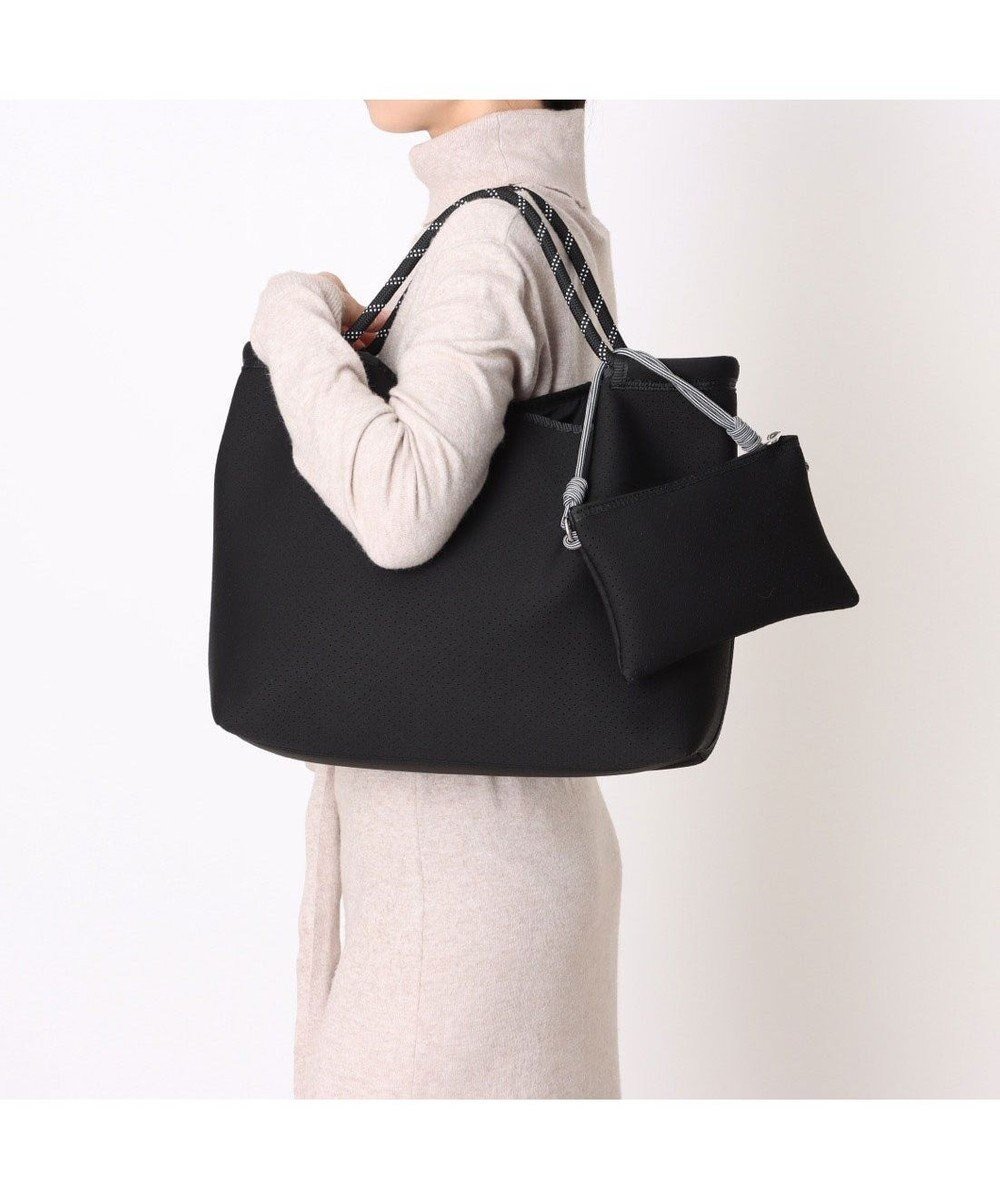 【アンビリオン/UNBILLION】のカシュカシュ cachecache / ネオプレーンパンチングトート 人気、トレンドファッション・服の通販 founy(ファニー) 　ファッション　Fashion　レディースファッション　Fashion for Women　バッグ　Bags　カラフル　Colorful Design　軽量　Lightweight, Ultra Light　スポーティ　Sporty, Casual Athletic　ドローコード　Drawcord, Drawstring Cord　ハンド　Hand, Handmade　ポーチ　Pouch, Small Case　ミックス　Mix, Mixed Style　モチーフ　Motif, Design Theme　リップ　Lip, Lip Motif　再入荷　Restock / Back in Stock　ビジネス 仕事 通勤　Business / Work / Commuting　 other-1|ID: prp329100004829162 ipo3291000000035147372