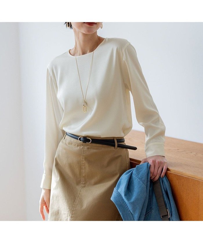 【23区/NIJYUSANKU】のカフスボタン サテンTEEブラウス インテリア・キッズ・メンズ・レディースファッション・服の通販 founy(ファニー) https://founy.com/ ファッション Fashion レディースファッション Fashion for Women トップス・カットソー Cut & Sew Tops シャツ・ブラウス・オフィスカジュアル Elegant Blouses & Button-Ups 春 Spring カフス Cuff Design サテン Satin, Glossy Fabric シルク Silk, 100% Silk シンプル Simple, Minimal ドレープ Drape, Draping Fabric ボトム Bottoms, Lower Wear S/S・春夏 SS, Spring/Summer, Warm Season 夏 Summer エレガント 上品 Elegant 2026年 2026 |ID: prp329100004829179 ipo3291000000035147429