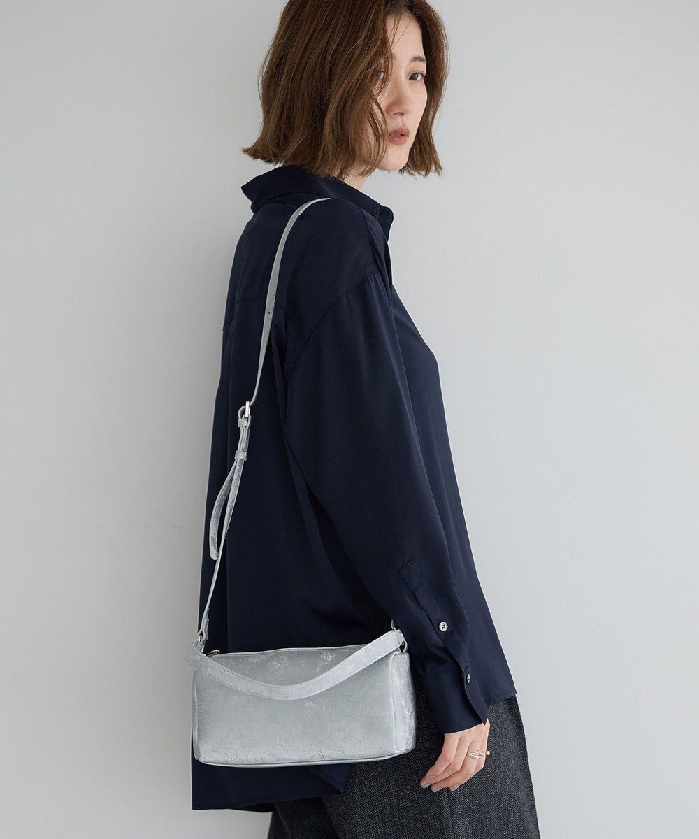 【イェッカ ヴェッカ/YECCA VECCA】の【cache cache】シルクサテンPU筒型ショルダー インテリア・キッズ・メンズ・レディースファッション・服の通販 founy(ファニー) ファッション Fashion レディースファッション Fashion for Women カラフル Colorful Design サテン Satin, Glossy Fabric ショルダー Shoulder, Shoulder Strap シルク Silk, 100% Silk 財布 Wallet, Purse ハンド Hand, Handmade フォルム Silhouette, Form ミックス Mix, Mixed Style モチーフ Motif, Design Theme エレガント 上品 Elegant Silver|ID: prp329100004829196 ipo3291000000035147494