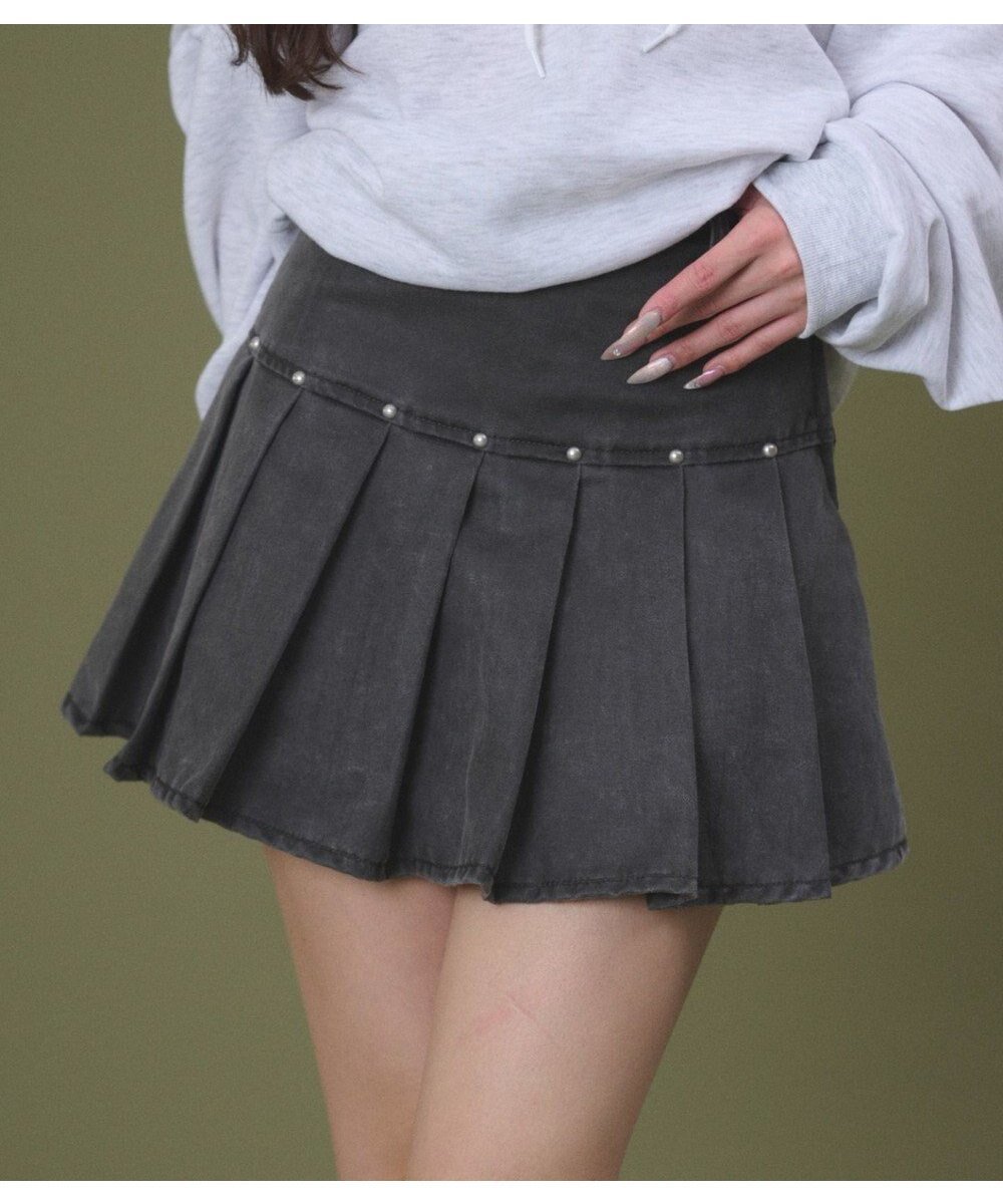 【ウィゴー/WEGO】のスタッズデザインプリーツスカパン インテリア・キッズ・メンズ・レディースファッション・服の通販 founy(ファニー) 　ファッション　Fashion　レディースファッション　Fashion for Women　スカート　Skirts　デニムスカート・カジュアルスカート　Denim Skirts　春　Spring　秋　Autumn　ガーリー　Girly, Feminine Style　ショート　Short, Short Length　スタッズ　Studs, Metal Accents　スニーカー　Sneakers, Trainers　スマホ　Smartphone, Mobile Device　デニム　Denim, Jeans Material　トレンド　Trend, Trending Now　バランス　Balance, Style Balance　プリーツ　Pleats, Pleated　ミニスカート　Mini Skirt, Short Skirt　冬　Winter / This Winter　S/S・春夏　SS, Spring/Summer, Warm Season　夏　Summer　ブラック|ID: prp329100004830122 ipo3291000000035157468