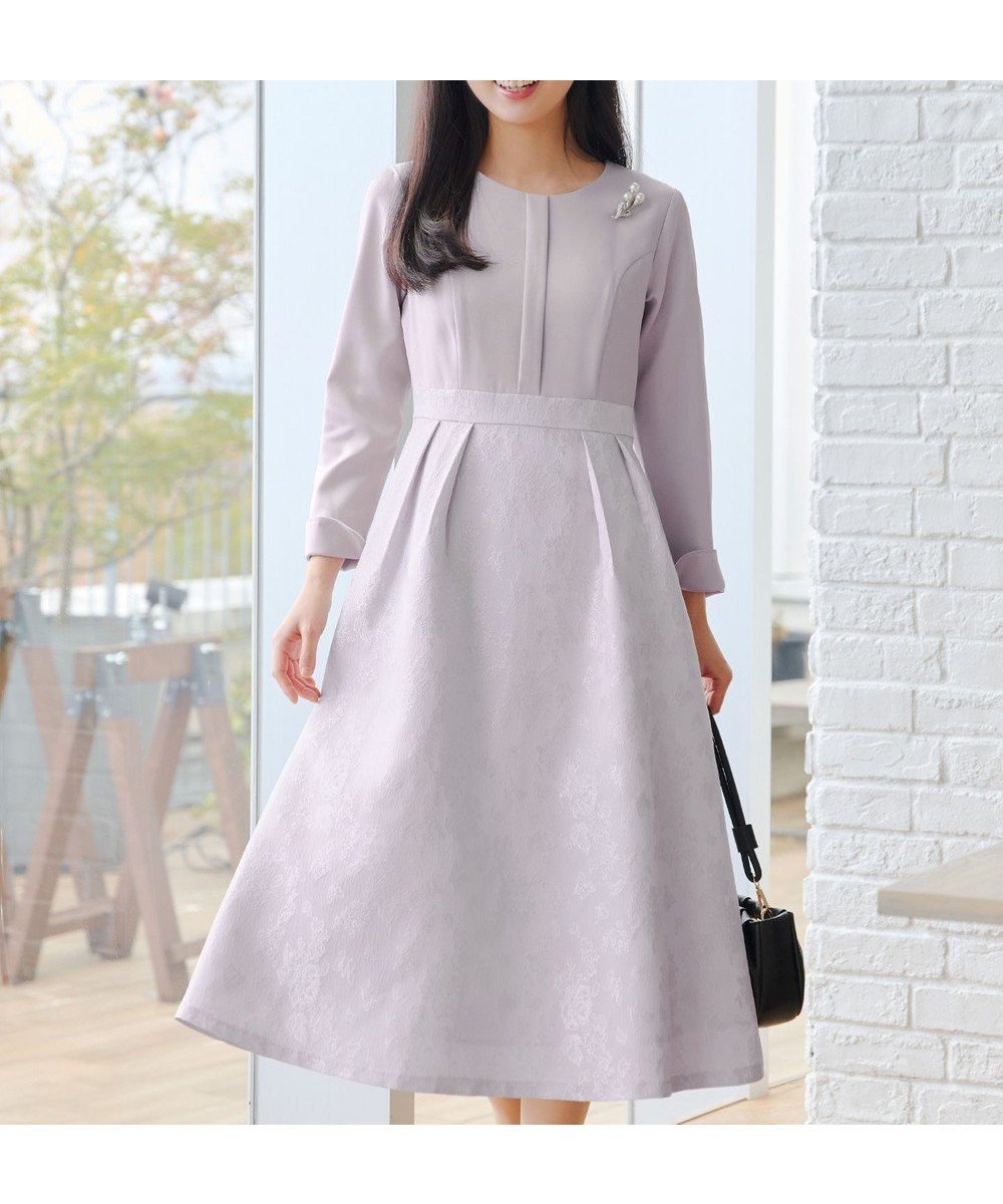 【ティアクラッセ/Tiaclasse】のフラワージャガードドッキングワンピース インテリア・キッズ・メンズ・レディースファッション・服の通販 founy(ファニー) 　ファッション　Fashion　レディースファッション　Fashion for Women　ワンピース　Dresses　アクセサリー　Fashion Accessories　ウォッシャブル　Machine Washable　オケージョン　Occasion Wear　春　Spring　洗える　Machine Washable　秋　Autumn　カーディガン　Cardigan, Knitwear　ダブル　Double, Double-Breasted　チュニック　Tunic, Long Top　ドッキング　Docking, Mixed Material　フェミニン　Feminine, Girly　フラワー　Flower, Floral　ポケット　Pocket, Pocket Detail　ラウンド　Round, Round Neck　冬　Winter / This Winter　A/W・秋冬　Autumn/Winter　再入荷　Restock / Back in Stock　夏　Summer　エレガント 上品　Elegant　セレモニー　Ceremony　新作・新入荷　New Arrivals / New In　グレー|ID: prp329100004832058 ipo3291000000035184144