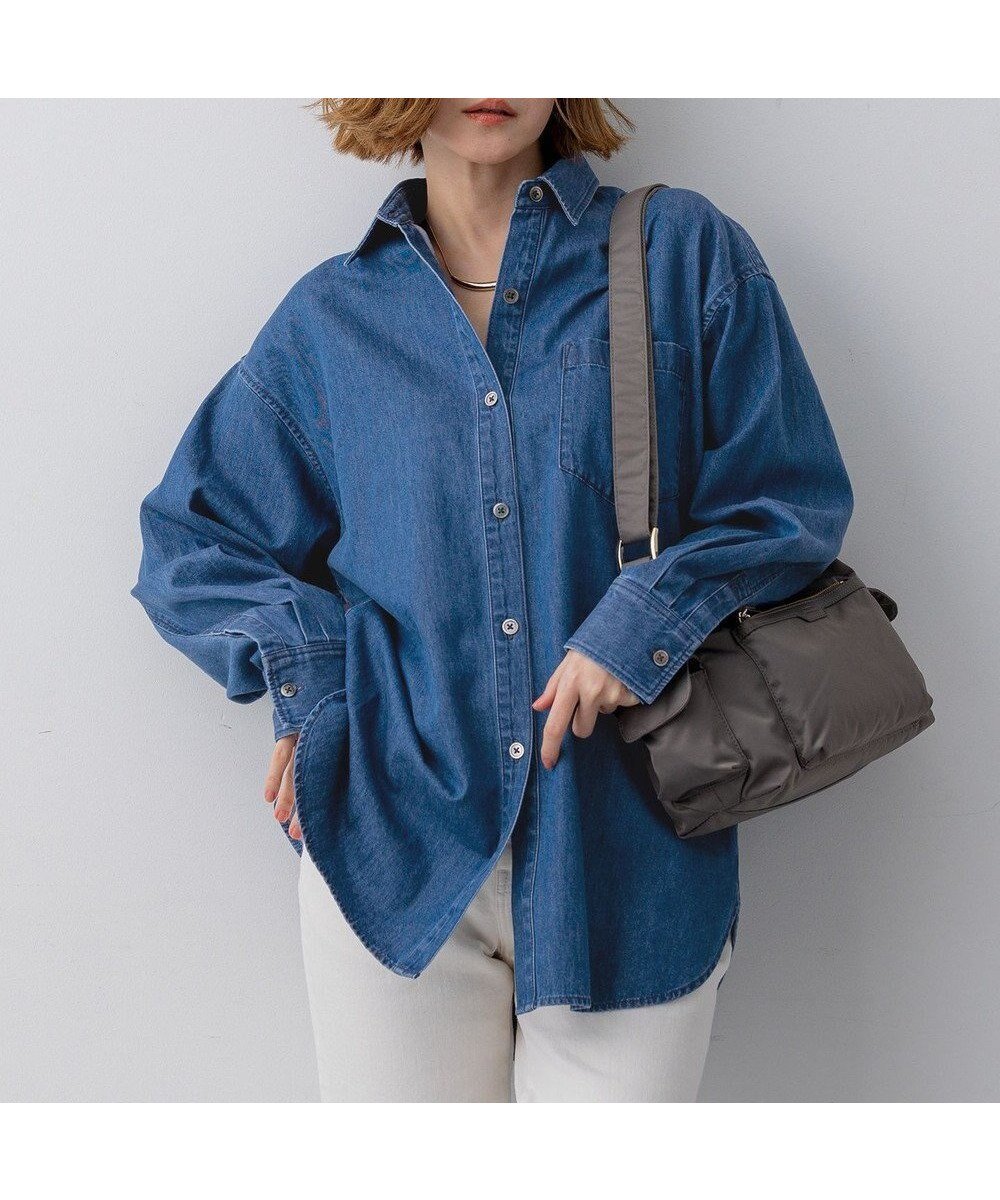 【23区/NIJYUSANKU】のライトダンガリー デニムシャツ インテリア・キッズ・メンズ・レディースファッション・服の通販 founy(ファニー) 　ファッション　Fashion　レディースファッション　Fashion for Women　トップス・カットソー　Cut & Sew Tops　シャツ・ブラウス・オフィスカジュアル　Elegant Blouses & Button-Ups　インナー　Innerwear　春　Spring　カットソー　Cut and Sewn Top　シンプル　Simple, Minimal　デニム　Denim, Jeans Material　定番　Standard, Basic Item　フレア　Flare, Flared　リラックス　Relax, Relaxed Fit　ワイド　Wide, Wide Fit　S/S・春夏　SS, Spring/Summer, Warm Season　夏　Summer　旅行　Travel　エレガント 上品　Elegant　2026年　2026　ダルブルー系|ID: prp329100004832061 ipo3291000000035636676