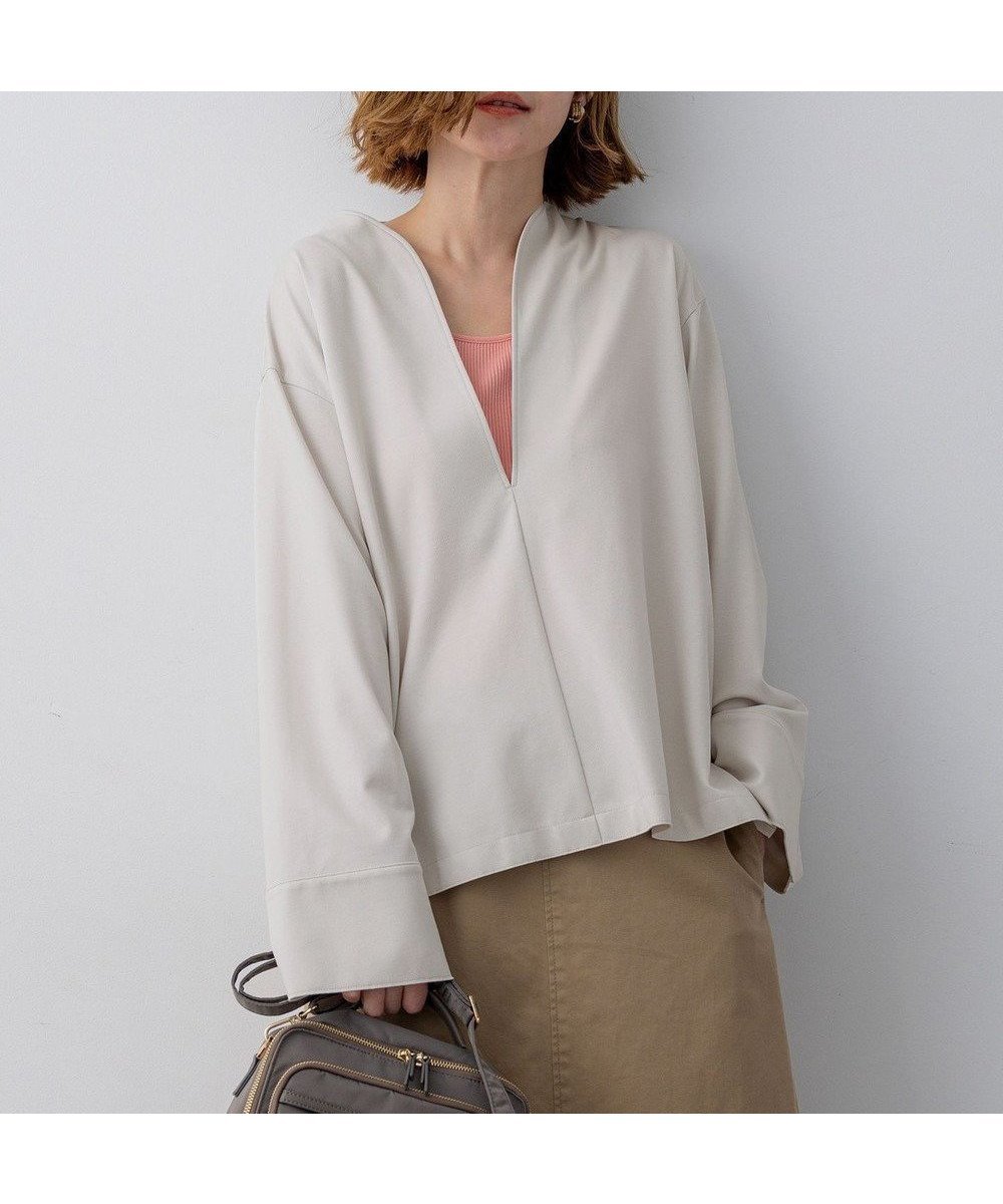 【23区/NIJYUSANKU】の【先行予約】コンパクトツイル Vネック カットソー インテリア・キッズ・メンズ・レディースファッション・服の通販 founy(ファニー) 　ファッション　Fashion　レディースファッション　Fashion for Women　トップス・カットソー　Cut & Sew Tops　シャツ・ブラウス・オフィスカジュアル　Elegant Blouses & Button-Ups　ロングTシャツ・Tシャツ　Longline T-Shirts & Tees　カットソー・ベーシックTシャツ　Cut-and-Sewn Tops / Stretch Tees & Basics　Vネックトップス　V-Neck Tops / V-Cut Neckline Shirts　インナー　Innerwear　エアリー　Airy Texture　エレガント 上品　Elegant　春　Spring　カッティング　Cutting Detail　カットソー　Cut and Sewn Top　シアー　Sheer, See-Through　シンプル　Simple, Minimal　スカーフ　Scarf, Neckwear　スキッパー　Skipper, Open Collar　タートルネック　Turtleneck, High Neck　ツイル　Twist, Twisted Detail　デコルテ　Décolleté, Neckline　ドレス　Dress, One-Piece　フェミニン　Feminine, Girly　モダン　Modern, Contemporary　ワイド　Wide, Wide Fit　S/S・春夏　SS, Spring/Summer, Warm Season　夏　Summer　2026年　2026　ベージュ系|ID: prp329100004832068 ipo3291000000035184180