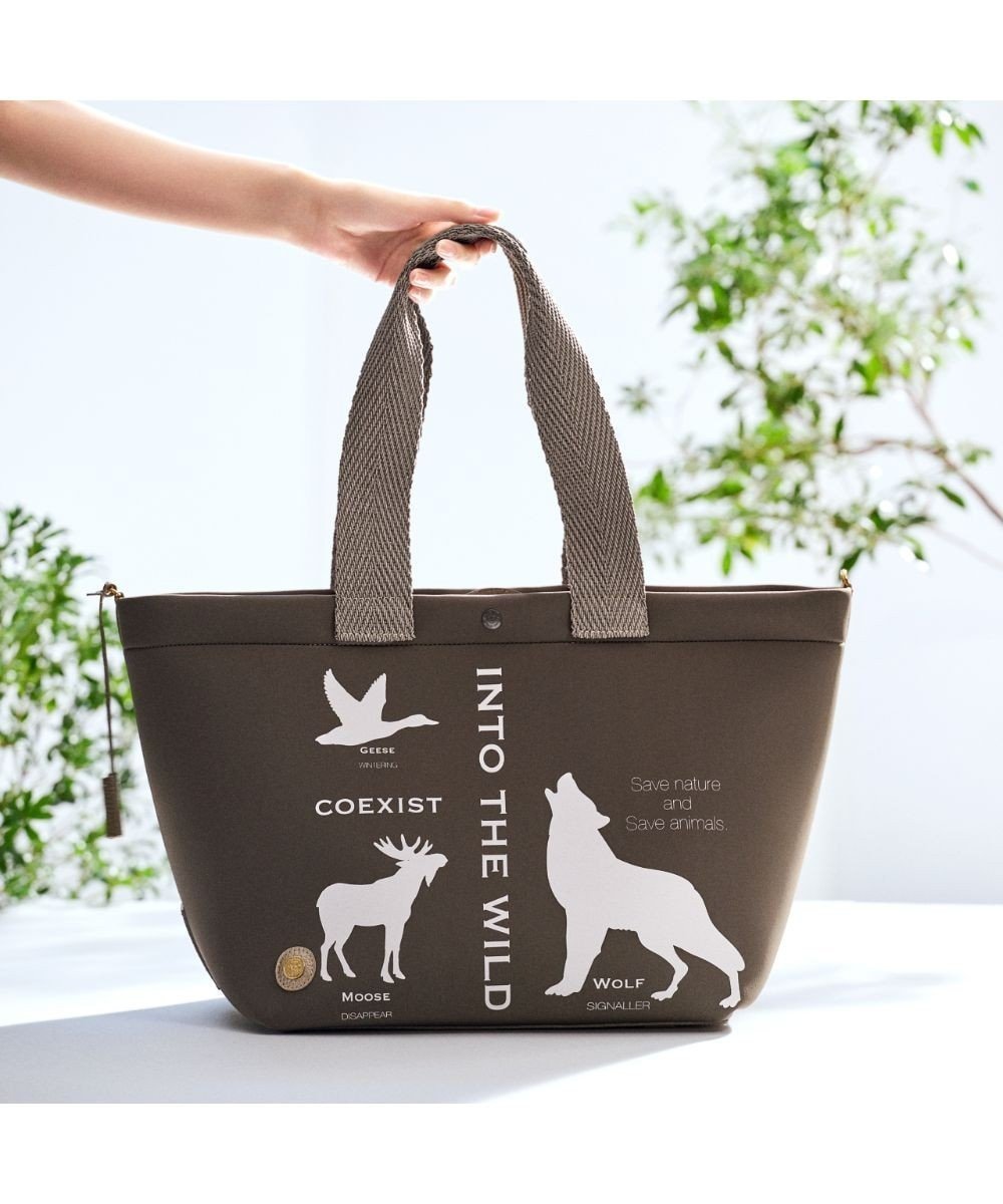 【アクセソワドゥマドモワゼルジャップ/A.D.M.J】の【魔法のように軽い】マジックライト/デイリートート32cm(Dカン+) インテリア・キッズ・メンズ・レディースファッション・服の通販 founy(ファニー) 　ファッション　Fashion　レディースファッション　Fashion for Women　バッグ　Bags　シンプル　Simple, Minimal　スーツ　Suit, Formalwear　ダブル　Double, Double-Breasted　フォーム　Form　プリント　Print, Printed Pattern　ポケット　Pocket, Pocket Detail　マグネット　Magnet, Magnetic Closure　モチーフ　Motif, Design Theme　エレガント 上品　Elegant　LODO,R|ID: prp329100004832085 ipo3291000000035184251