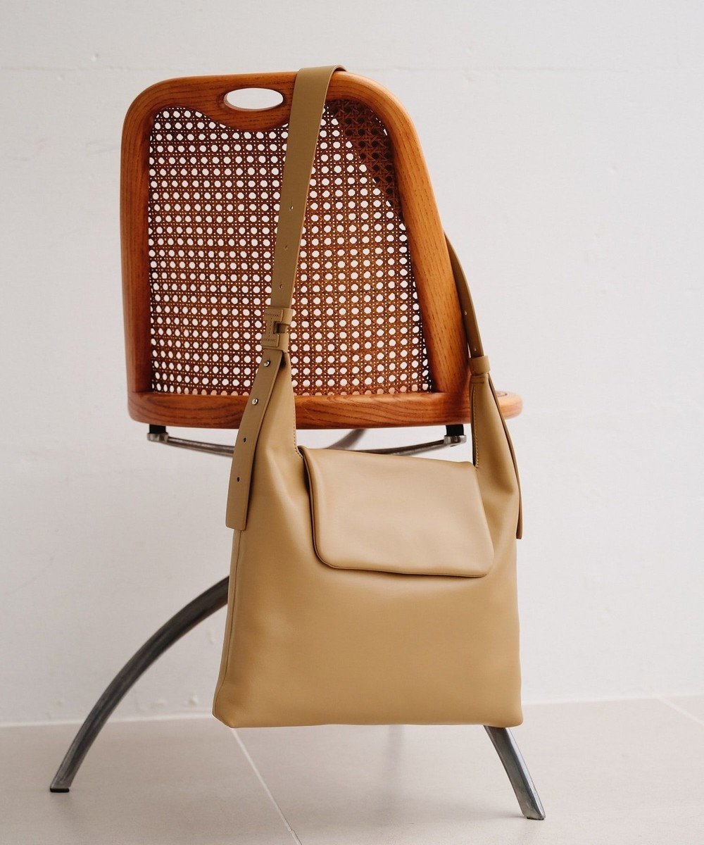 【イアクッチ/IACUCCI】のサーリチェ M NAPPA 人気、トレンドファッション・服の通販 founy(ファニー) 　ファッション　Fashion　レディースファッション　Fashion for Women　バッグ　Bags　エレガント 上品　Elegant　ショルダー　Shoulder, Shoulder Strap　シンプル　Simple, Minimal　バランス　Balance, Style Balance　フラップ　Flap, Flap Pocket　ベスト　Vest, Waistcoat　マグネット　Magnet, Magnetic Closure　ラップ　Wrap, Wrap Design　ワンポイント　One Point, Statement Accent　S/S・春夏　SS, Spring/Summer, Warm Season　夏　Summer　ビジネス 仕事 通勤　Business / Work / Commuting　2026年　2026　 other-1|ID: prp329100004832873 ipo3291000000035192287