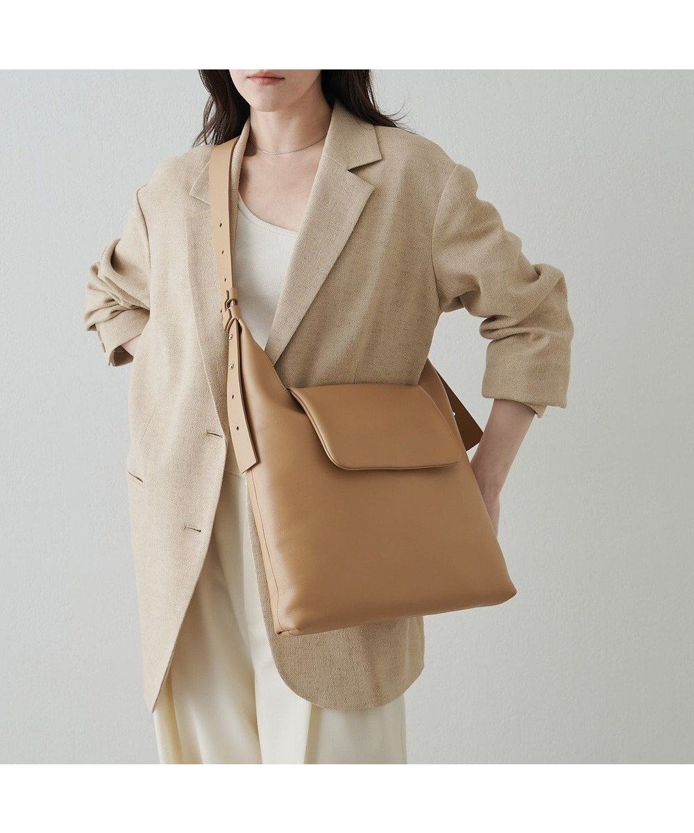 【イアクッチ/IACUCCI】のサーリチェ M NAPPA インテリア・キッズ・メンズ・レディースファッション・服の通販 founy(ファニー) 　ファッション　Fashion　レディースファッション　Fashion for Women　バッグ　Bags　エレガント 上品　Elegant　ショルダー　Shoulder, Shoulder Strap　シンプル　Simple, Minimal　バランス　Balance, Style Balance　フラップ　Flap, Flap Pocket　ベスト　Vest, Waistcoat　マグネット　Magnet, Magnetic Closure　ラップ　Wrap, Wrap Design　ワンポイント　One Point, Statement Accent　S/S・春夏　SS, Spring/Summer, Warm Season　夏　Summer　ビジネス 仕事 通勤　Business / Work / Commuting　2026年　2026　キャメル|ID: prp329100004832873 ipo3291000000035964261