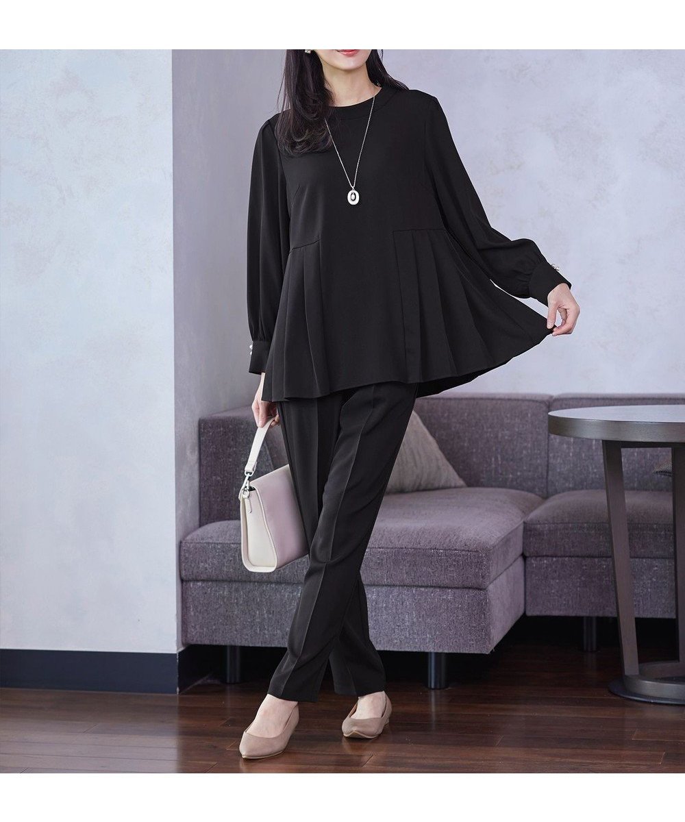 【ティアクラッセ/Tiaclasse】の【ブラウス パンツ2点セット】サイドプリーツブラウス×テーパードパンツ セットアップ インテリア・キッズ・メンズ・レディースファッション・服の通販 founy(ファニー) 　ファッション　Fashion　レディースファッション　Fashion for Women　セットアップ　Matching Sets　レディースパンツ・ボトムス　Pants & Trousers / Bottoms　アクセサリー　Fashion Accessories　ウォッシャブル　Machine Washable　春　Spring　洗える　Machine Washable　秋　Autumn　カーディガン　Cardigan, Knitwear　シンプル　Simple, Minimal　セットアップ　Set-Up, Coordinated Outfit　チュニック　Tunic, Long Top　パール　Pearl, Pearl Accent　プリーツ　Pleats, Pleated　冬　Winter / This Winter　A/W・秋冬　Autumn/Winter　再入荷　Restock / Back in Stock　エレガント 上品　Elegant　セレモニー　Ceremony　入学式　Entrance Ceremony　新作・新入荷　New Arrivals / New In　ビジネス 仕事 通勤　Business / Work / Commuting　ブラック|ID: prp329100004833769 ipo3291000000035202082