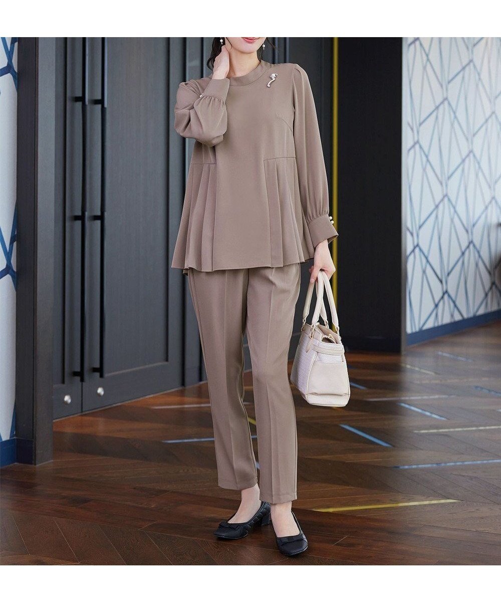 【ティアクラッセ/Tiaclasse】の【ブラウス パンツ2点セット】サイドプリーツブラウス×テーパードパンツ セットアップ インテリア・キッズ・メンズ・レディースファッション・服の通販 founy(ファニー) 　ファッション　Fashion　レディースファッション　Fashion for Women　セットアップ　Matching Sets　レディースパンツ・ボトムス　Pants & Trousers / Bottoms　アクセサリー　Fashion Accessories　ウォッシャブル　Machine Washable　春　Spring　洗える　Machine Washable　秋　Autumn　カーディガン　Cardigan, Knitwear　シンプル　Simple, Minimal　セットアップ　Set-Up, Coordinated Outfit　チュニック　Tunic, Long Top　パール　Pearl, Pearl Accent　プリーツ　Pleats, Pleated　冬　Winter / This Winter　A/W・秋冬　Autumn/Winter　S/S・春夏　SS, Spring/Summer, Warm Season　再入荷　Restock / Back in Stock　夏　Summer　エレガント 上品　Elegant　セレモニー　Ceremony　入学式　Entrance Ceremony　新作・新入荷　New Arrivals / New In　ビジネス 仕事 通勤　Business / Work / Commuting　モカ|ID: prp329100004833769 ipo3291000000035702710