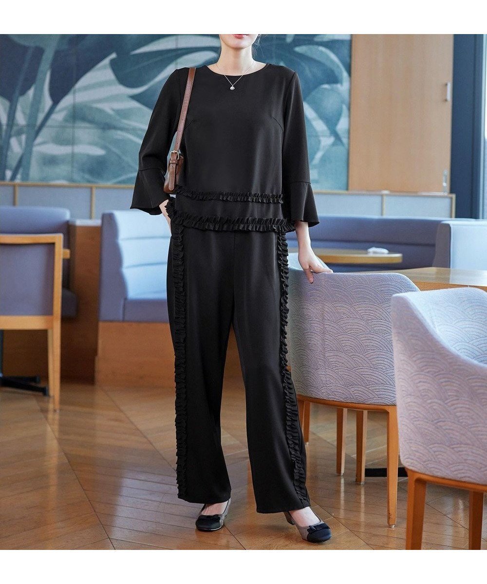 【ティアクラッセ/Tiaclasse】の【ブラウス×パンツ2点セット】フリルデザインセットアップ インテリア・キッズ・メンズ・レディースファッション・服の通販 founy(ファニー) 　ファッション　Fashion　レディースファッション　Fashion for Women　セットアップ　Matching Sets　レディースパンツ・ボトムス　Pants & Trousers / Bottoms　セットアップ　Set-Up, Coordinated Outfit　フリル　Frill, Ruffle　フレア　Flare, Flared　ポケット　Pocket, Pocket Detail　楽ちん　Easy Fit, Comfortable　A/W・秋冬　Autumn/Winter　S/S・春夏　SS, Spring/Summer, Warm Season　おすすめ　Recommended / Our Picks　夏　Summer　エレガント 上品　Elegant　ビジネス 仕事 通勤　Business / Work / Commuting　ブラック|ID: prp329100004833770 ipo3291000000035202085