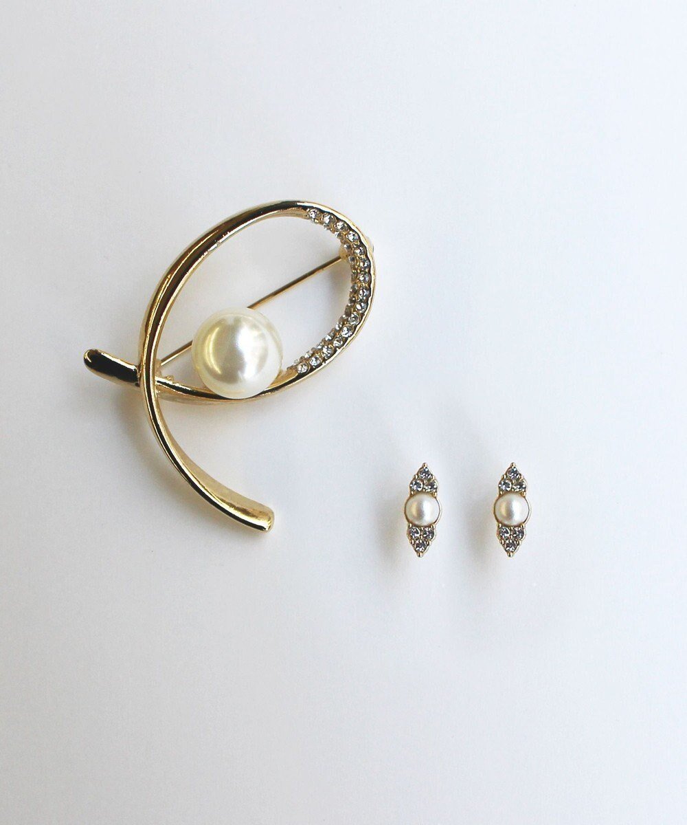 【フィービィー/phoebe】のオンワード限定セット 金属アレルギー対応クイーンパールビジューセラミックポストピアス×クロスカーブパールビジューブローチ インテリア・キッズ・メンズ・レディースファッション・服の通販 founy(ファニー) 　ファッション　Fashion　レディースファッション　Fashion for Women　アクセサリー　Fashion Accessories　エレガント 上品　Elegant　シリコン　Silicone, Silicone Material　ジャケット　Jacket, Outerwear　ドレス　Dress, One-Piece　パール　Pearl, Pearl Accent　フォーマル　Formal, Dressy　ブローチ　Brooch, Pin Brooch　ビジネス 仕事 通勤　Business / Work / Commuting　結婚式　Wedding　ホワイト|ID: prp329100004833799 ipo3291000000035202193