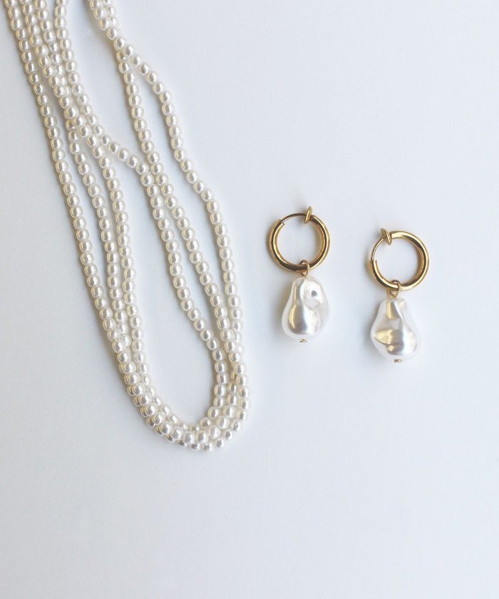 【フィービィー/phoebe】のオンワード限定セット 3連ビーズパールネックレス×バランスバロックパールフープイヤリング インテリア・キッズ・メンズ・レディースファッション・服の通販 founy(ファニー) https://founy.com/ ファッション Fashion レディースファッション Fashion for Women ジュエリー Jewelry ファッションリング Fashion Rings イヤリング・フープ・ドロップタイプ Hoop, Drop & Clip Earrings ネックレス Necklaces & Pendants アクセサリー Fashion Accessories イヤリング Earrings 洗える Machine Washable トレンド Trend, Trending Now ネックレス Necklace, Pendant Necklace バランス Balance, Style Balance パール Pearl, Pearl Accent フォルム Silhouette, Form フォーマル Formal, Dressy フープ Hoop, Hoop Earrings エレガント 上品 Elegant セレモニー Ceremony |ID: prp329100004834453 ipo3291000000035212450