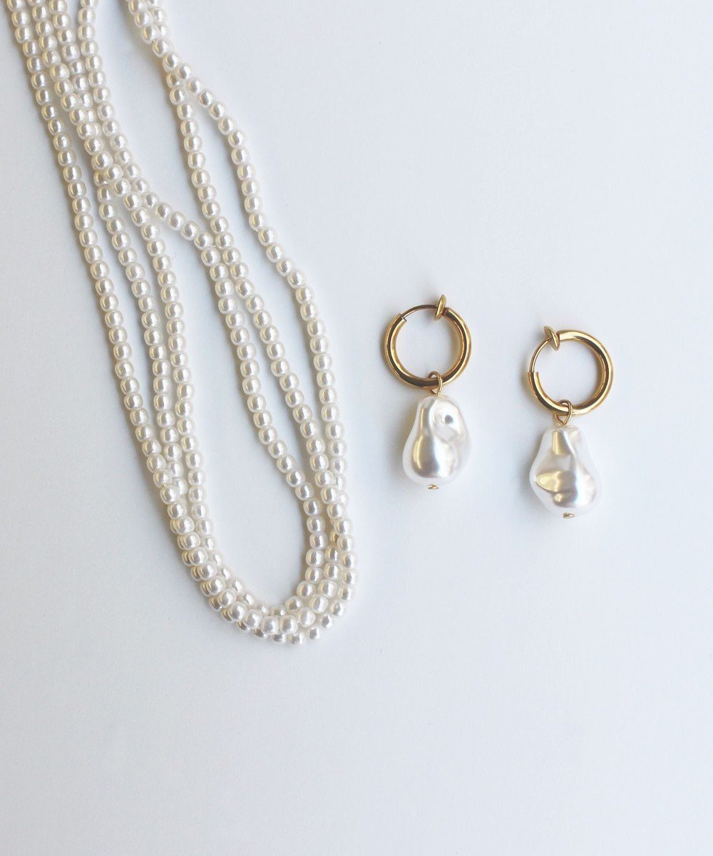 【フィービィー/phoebe】のオンワード限定セット 3連ビーズパールネックレス×バランスバロックパールフープイヤリング 人気、トレンドファッション・服の通販 founy(ファニー) 　ファッション　Fashion　レディースファッション　Fashion for Women　ジュエリー　Jewelry　ファッションリング　Fashion Rings　イヤリング・フープ・ドロップタイプ　Hoop, Drop & Clip Earrings　ネックレス　Necklaces & Pendants　アクセサリー　Fashion Accessories　イヤリング　Earrings　洗える　Machine Washable　トレンド　Trend, Trending Now　ネックレス　Necklace, Pendant Necklace　バランス　Balance, Style Balance　パール　Pearl, Pearl Accent　フォルム　Silhouette, Form　フォーマル　Formal, Dressy　フープ　Hoop, Hoop Earrings　エレガント 上品　Elegant　 other-1|ID: prp329100004834453 ipo3291000000035212450