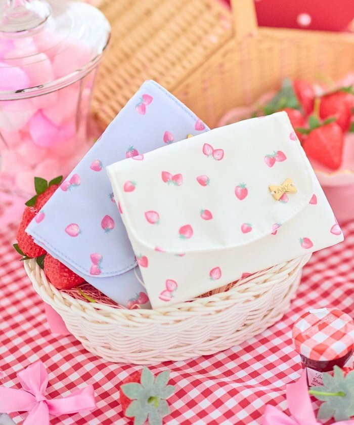 【エニィ/ANY / KIDS】の【Strawberry Collection】いちご総柄移動ポケット インテリア・キッズ・メンズ・レディースファッション・服の通販 founy(ファニー) https://founy.com/ ファッション Fashion キッズファッション Fashion for Kids カーディガン Cardigan, Knitwear ガーリー Girly, Feminine Style スマホ Smartphone, Mobile Device 人気 Popular, Best Seller 長袖 Long Sleeve, Full Sleeve ハンカチ Handkerchief, Hanky プリント Print, Printed Pattern プレート Plate, Dish ポケット Pocket, Pocket Detail ポシェット Pochette, Mini Bag ポーチ Pouch, Small Case リュック Backpack, Rucksack レギンス Leggings, Stretch Pants おすすめ Recommended / Our Picks エレガント 上品 Elegant |ID: prp329100004834535 ipo3291000000036242017