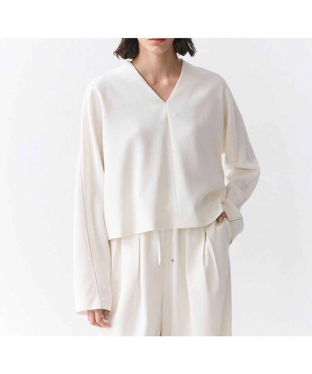 【ベイジ,/BEIGE,】のRUE / ドライタッチVネック配色ステッチブラウス インテリア・キッズ・メンズ・レディースファッション・服の通販 founy(ファニー) 　ファッション　Fashion　レディースファッション　Fashion for Women　トップス・カットソー　Cut & Sew Tops　シャツ・ブラウス・オフィスカジュアル　Elegant Blouses & Button-Ups　Vネックトップス　V-Neck Tops / V-Cut Neckline Shirts　オケージョン　Occasion Wear　シルク　Silk, 100% Silk　ジャケット　Jacket, Outerwear　とろみ　Fluid, Flowy Fabric　タイトスカート　Pencil Skirt, Tight Skirt　定番　Standard, Basic Item　人気　Popular, Best Seller　バランス　Balance, Style Balance　ワイド　Wide, Wide Fit　A/W・秋冬　Autumn/Winter　S/S・春夏　SS, Spring/Summer, Warm Season　夏　Summer　エレガント 上品　Elegant　ビジネス 仕事 通勤　Business / Work / Commuting　Ecru|ID: prp329100004835414 ipo3291000000035221732