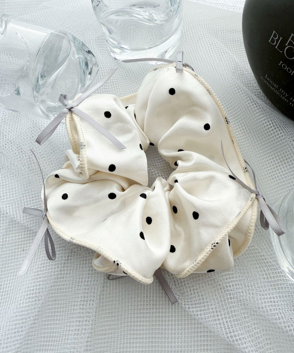【ウィゴー/WEGO】のLリボンドットシュシュ 人気、トレンドファッション・服の通販 founy(ファニー) 　ファッション　Fashion　レディースファッション　Fashion for Women　シュシュ&ヘアアクセ/ヘアアレンジ　Scrunchies & Hair Accessories　アクセサリー　Fashion Accessories　ガーリー　Girly, Feminine Style　サテン　Satin, Glossy Fabric　スマホ　Smartphone, Mobile Device　ドット　Polka Dot, Dot Pattern　リボン　Ribbon, Bow　エレガント 上品　Elegant　 other-1|ID: prp329100004835452 ipo3291000000035703374