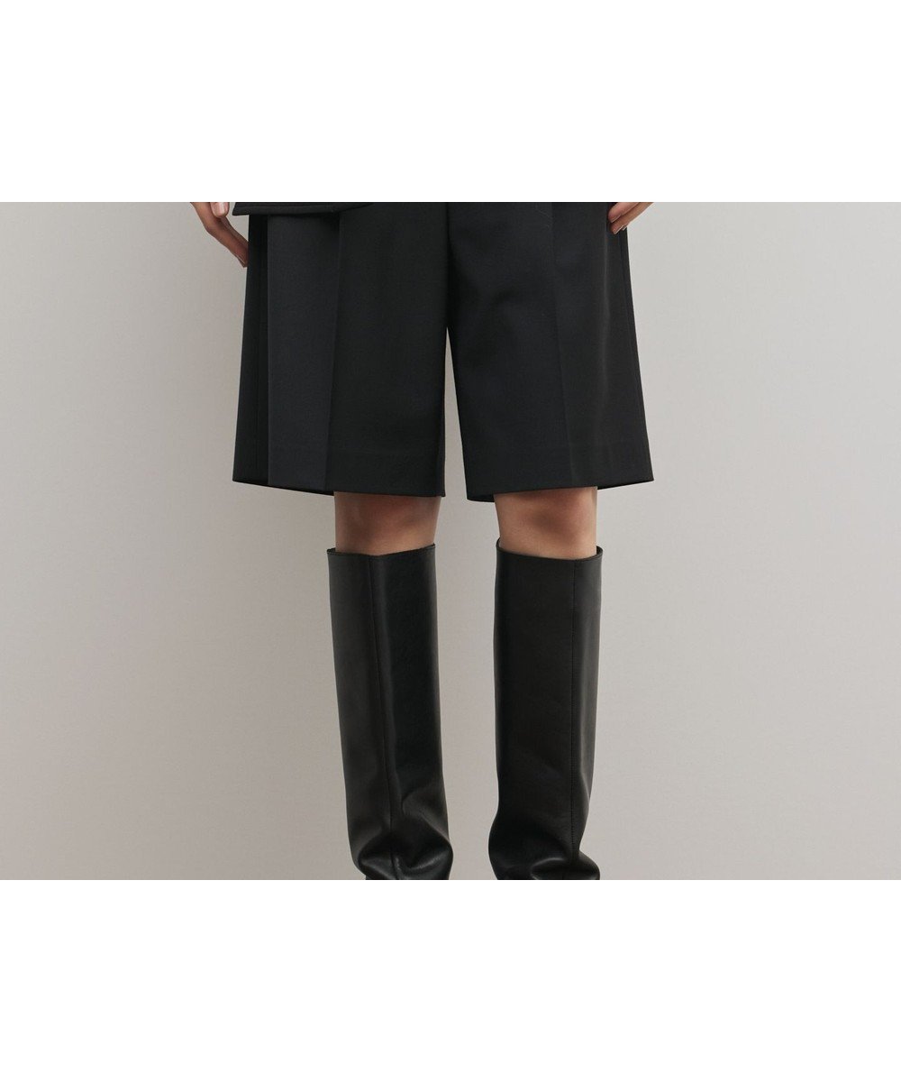 【グレース コンチネンタル/GRACE CONTINENTAL】のスーツ地ハーフパンツ インテリア・キッズ・メンズ・レディースファッション・服の通販 founy(ファニー) 　ファッション　Fashion　レディースファッション　Fashion for Women　パンツ　Pants & Trousers　ショートパンツ・ハーフパンツ　High-Waisted & Relaxed Shorts　スーツ　Business Suits & Workwear　スーツパンツ・ドレスパンツ　Suit Pants / Office Trousers / Dress Pants　ジャケット　Jacket, Outerwear　スーツ　Suit, Formalwear　セットアップ　Set-Up, Coordinated Outfit　ハーフ　Half, Half-Length　マニッシュ　Mannish, Boyish　日本製　Made In Japan　無地　Plain, Solid Color　A/W・秋冬　Autumn/Winter　ブラック|ID: prp329100004835502 ipo3291000000035222045