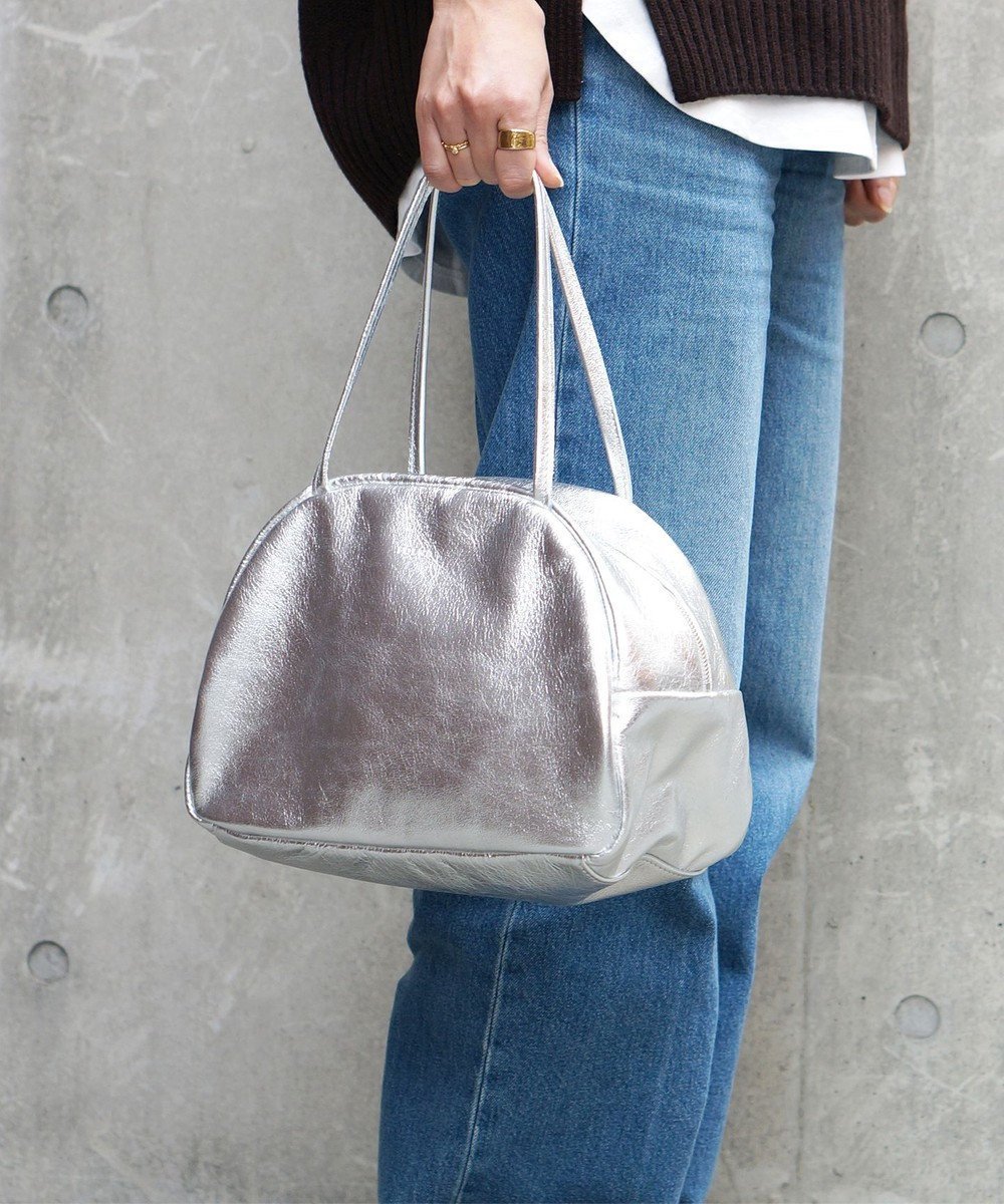 【その他のブランド/Other】のホイルレザーボストンバッグ Mサイズ 人気、トレンドファッション・服の通販 founy(ファニー) ファッション Fashion レディースファッション Fashion for Women エレガント 上品 Elegant シルバー Silver, Metallic Silver シンプル Simple, Minimal スマート Smart, Elegant 財布 Wallet, Purse 定番 Standard, Basic Item フォルム Silhouette, Form ボストンバッグ Boston Bag, Retro Bag ポケット Pocket, Pocket Detail ポーチ Pouch, Small Case リネン Linen, Linen Fabric 日本製 Made In Japan セレモニー Ceremony other-1|ID: prp329100004838831 ipo3291000000035260788