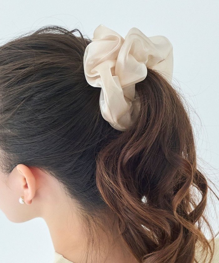 【フィービィー/phoebe】のボリューミーシアーシュシュ ベージュ/パール/大ぶり インテリア・キッズ・メンズ・レディースファッション・服の通販 founy(ファニー) https://founy.com/ ファッション Fashion レディースファッション Fashion for Women シュシュ&ヘアアクセ/ヘアアレンジ Scrunchies & Hair Accessories アクセサリー Fashion Accessories サテン Satin, Glossy Fabric パール Pearl, Pearl Accent モチーフ Motif, Design Theme エレガント 上品 Elegant |ID: prp329100004839473 ipo3291000000035644864