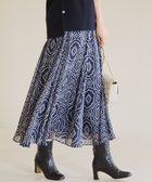 【23区/NIJYUSANKU】のオーナメントプリント ギャザースカート ネイビープリント|ID: prp329100004839638 ipo3291000000035676182