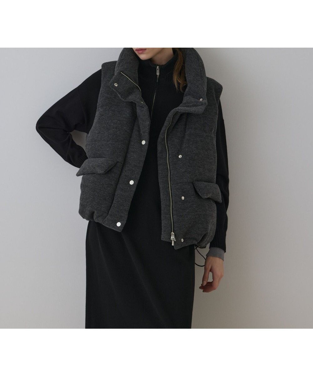 【グレース コンチネンタル/GRACE CONTINENTAL】のスタンドニットダウンベスト インテリア・キッズ・メンズ・レディースファッション・服の通販 founy(ファニー) 　ファッション　Fashion　レディースファッション　Fashion for Women　アウター　Coat / Outerwear Collection　レディースジャケット・軽アウター　Jackets　ジャケット　Jacket, Outerwear　スタンド　Stand Collar, Upright Stand　ダウン　Down, Puffer　フェザー　Feather, Feather Detail　フォルム　Silhouette, Form　ベスト　Vest, Waistcoat　定番　Standard, Basic Item　A/W・秋冬　Autumn/Winter　グレー|ID: prp329100004839646 ipo3291000000035799358