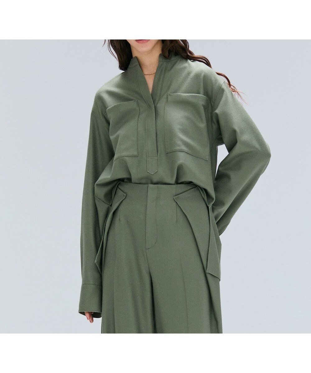 【ベイジ,/BEIGE,】の【VERY NaVY12月号掲載】TERNES / ビックポケットプルオーバーウールブラウス インテリア・キッズ・メンズ・レディースファッション・服の通販 founy(ファニー) 　雑誌掲載アイテム　Magazine Picks & Fashion Features　ファッション雑誌　Fashion Magazines　ヴェリィ　VERY　オッジ　Oggi　ファッション　Fashion　レディースファッション　Fashion for Women　トップス・カットソー　Cut & Sew Tops　シャツ・ブラウス・オフィスカジュアル　Elegant Blouses & Button-Ups　カジュアルプルオーバー・ニットトップス　Pullovers & Knit Tops / Casual Pullovers　1月号　January Issue　12月号　December Issue　ショルダー　Shoulder, Shoulder Strap　スキッパー　Skipper, Open Collar　スリット　Slit, Slit Detail　雑誌　Magazine, Fashion Magazine　ドロップ　Drop Shoulder, Dropped Style　ハイネック　High Neck, Mock Neck　ポケット　Pocket, Pocket Detail　リラックス　Relax, Relaxed Fit　ロング　Long, Long-Length　A/W・秋冬　Autumn/Winter　L.Khaki|ID: prp329100004839667 ipo3291000000035268282