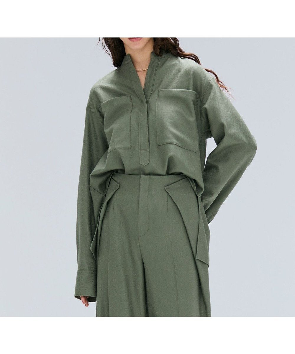 【ベイジ,/BEIGE,】の【VERY NaVY12月号掲載】TERNES / ビックポケットプルオーバーウールブラウス インテリア・キッズ・メンズ・レディースファッション・服の通販 founy(ファニー) 　雑誌掲載アイテム　Magazine Picks & Fashion Features　ファッション雑誌　Fashion Magazines　ヴェリィ　VERY　オッジ　Oggi　ファッション　Fashion　レディースファッション　Fashion for Women　トップス・カットソー　Cut & Sew Tops　シャツ・ブラウス・オフィスカジュアル　Elegant Blouses & Button-Ups　カジュアルプルオーバー・ニットトップス　Pullovers & Knit Tops / Casual Pullovers　1月号　January Issue　12月号　December Issue　ショルダー　Shoulder, Shoulder Strap　スキッパー　Skipper, Open Collar　スリット　Slit, Slit Detail　雑誌　Magazine, Fashion Magazine　ドロップ　Drop Shoulder, Dropped Style　ハイネック　High Neck, Mock Neck　ポケット　Pocket, Pocket Detail　リラックス　Relax, Relaxed Fit　ロング　Long, Long-Length　A/W・秋冬　Autumn/Winter　L.Khaki|ID: prp329100004839667 ipo3291000000035634832