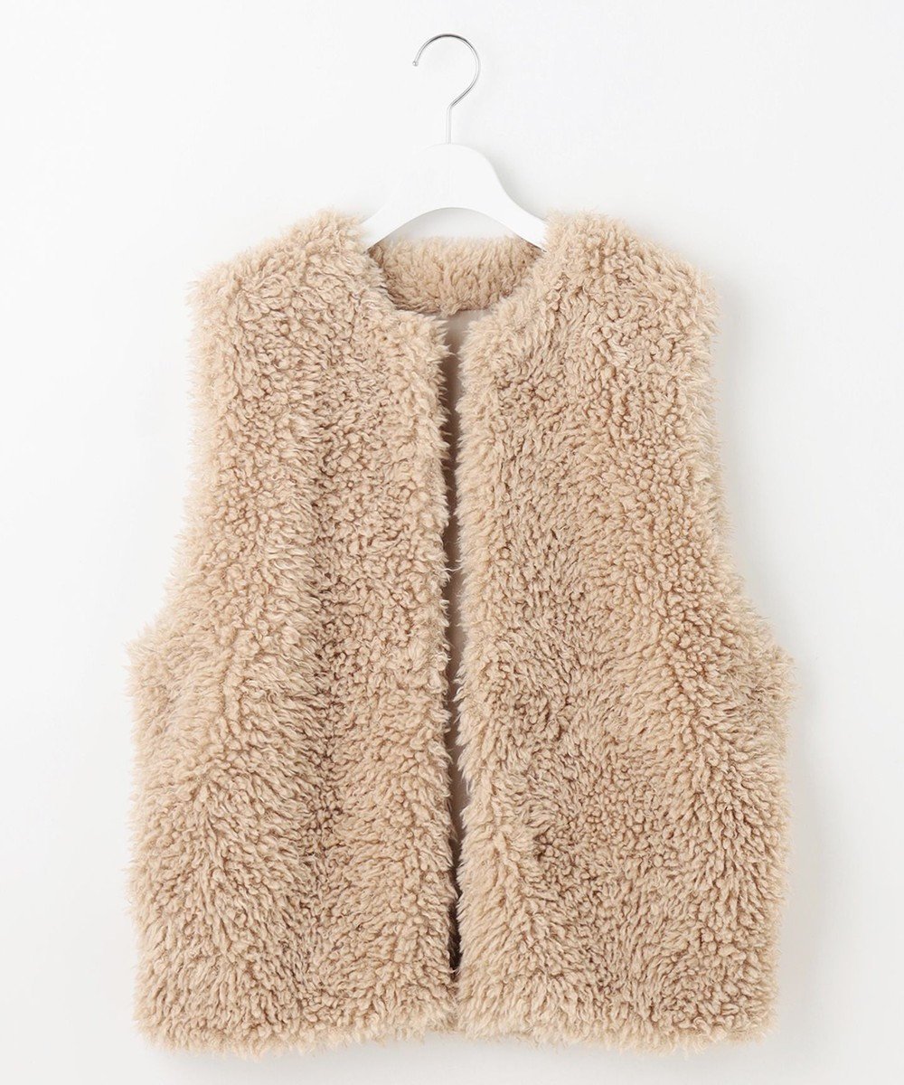 【フェルゥ/Feroux】のプードルファー ジレ インテリア・キッズ・メンズ・レディースファッション・服の通販 founy(ファニー) 　ファッション　Fashion　レディースファッション　Fashion for Women　アウター　Coat / Outerwear Collection　トップス・カットソー　Cut & Sew Tops　ベスト&ジレ / 重ね着スタイル　Vests & Gilets　ベスト　Vest, Waistcoat　ポケット　Pocket, Pocket Detail　リラックス　Relax, Relaxed Fit　A/W・秋冬　Autumn/Winter　ベージュ系|ID: prp329100004840027 ipo3291000000035394370