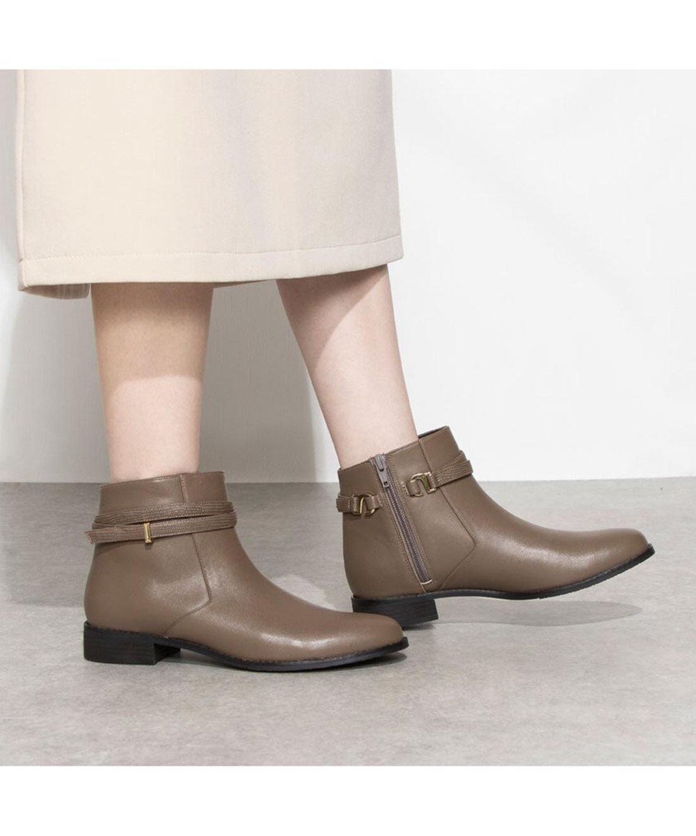 【イング/ing】のing 【撥水革】ベルトデザインフラットショートブーツ インテリア・キッズ・メンズ・レディースファッション・服の通販 founy(ファニー) 　ファッション　Fashion　レディースファッション　Fashion for Women　ベルト&ウエストマーク　Belts & Waist Accessories　シューズ　Shoes, Footwear　ショート　Short, Short Length　トレンド　Trend, Trending Now　バランス　Balance, Style Balance　ベーシック　Basic, Essential　ライニング　Inner Lining, Inner Fabric, Lined　A/W・秋冬　Autumn/Winter　おすすめ　Recommended / Our Picks　エレガント 上品　Elegant　ビジネス 仕事 通勤　Business / Work / Commuting　オーク|ID: prp329100004840246 ipo3291000000035270527