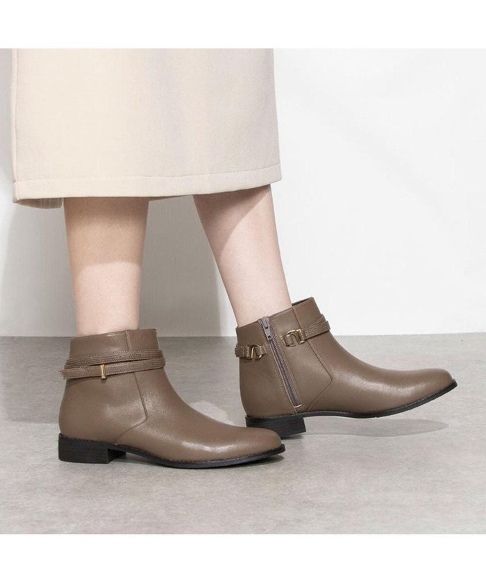 【イング/ing】のing 【撥水革】ベルトデザインフラットショートブーツ インテリア・キッズ・メンズ・レディースファッション・服の通販 founy(ファニー) https://founy.com/ ファッション Fashion レディースファッション Fashion for Women ベルト&ウエストマーク Belts & Waist Accessories シューズ Shoes, Footwear ショート Short, Short Length トレンド Trend, Trending Now バランス Balance, Style Balance ベーシック Basic, Essential ライニング Inner Lining, Inner Fabric, Lined A/W・秋冬 Autumn/Winter おすすめ Recommended / Our Picks エレガント 上品 Elegant ビジネス 仕事 通勤 Business / Work / Commuting |ID: prp329100004840246 ipo3291000000036272562