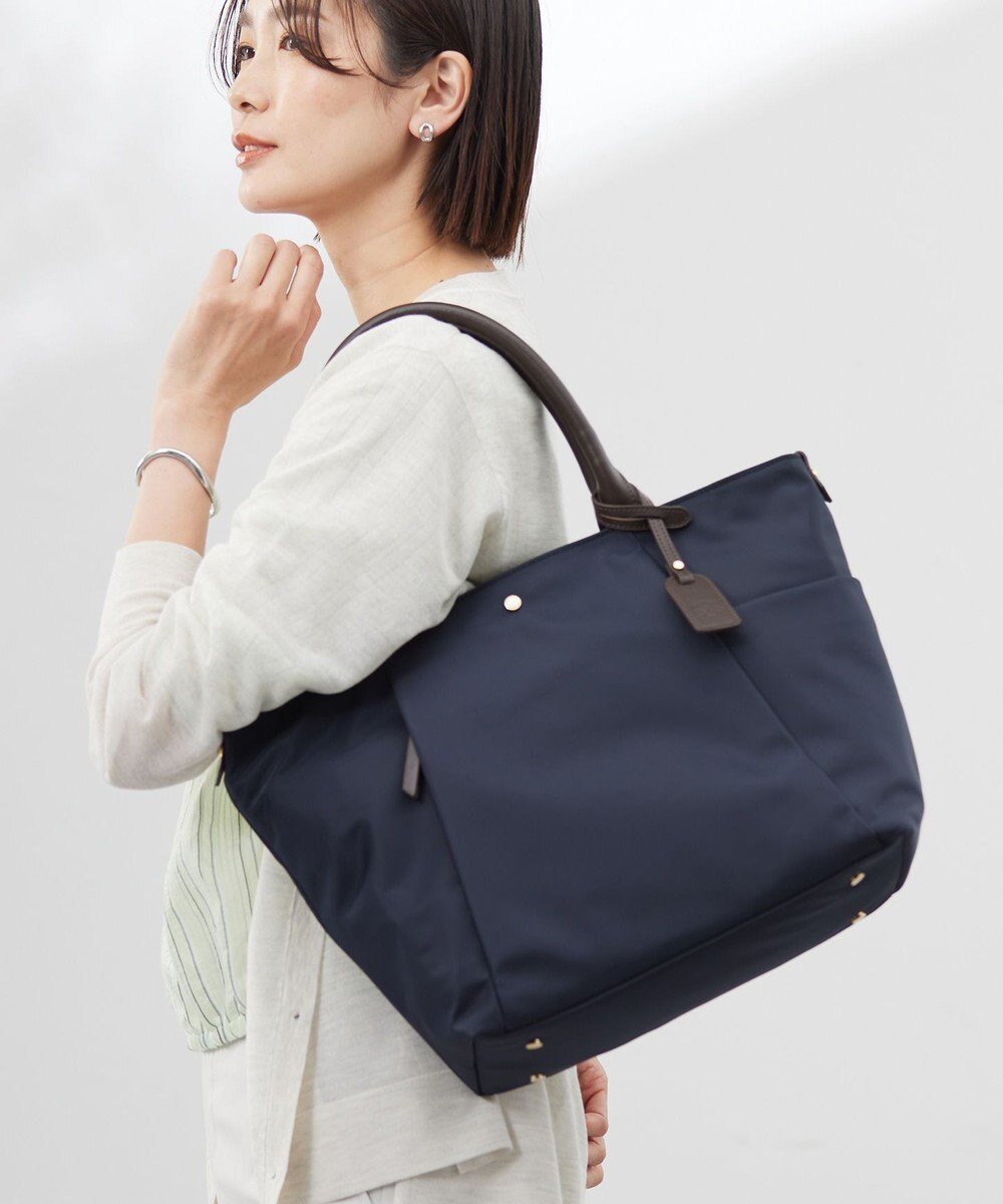 【ジェイ プレス/J.PRESS】の【A4サイズ収納可】 ナイロン トート バッグ 人気、トレンドファッション・服の通販 founy(ファニー) 　ファッション　Fashion　レディースファッション　Fashion for Women　バッグ　Bags　傘　Umbrella, Parasol　軽量　Lightweight, Ultra Light　財布　Wallet, Purse　チャーム　Charm, Pendant　トートバッグ　Tote Bag, Large Shoulder Bag　人気　Popular, Best Seller　フロント　Front, Front Design　ポケット　Pocket, Pocket Detail　ポシェット　Pochette, Mini Bag　ポーチ　Pouch, Small Case　おすすめ　Recommended / Our Picks　エレガント 上品　Elegant　ビジネス 仕事 通勤　Business / Work / Commuting　 other-1|ID: prp329100004840974 ipo3291000000035280278