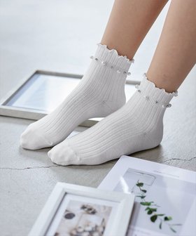 【ティアクラッセ/Tiaclasse】のリブ編みパールソックス 人気、トレンドファッション・服の通販 founy(ファニー) ファッション Fashion レディースファッション Fashion for Women ソックス&靴下 Socks & Hosiery レッグウェア・ストッキング Legwear & Hosiery アクセサリー Fashion Accessories アンクル Ankle-Length Design エレガント 上品 Elegant シューズ Shoes, Footwear スニーカー Sneakers, Trainers ソックス Socks, Hosiery ダウン Down, Puffer チュニック Tunic, Long Top パール Pearl, Pearl Accent フリル Frill, Ruffle 再入荷 Restock / Back in Stock 新作・新入荷 New Arrivals / New In |ID:prp329100004841355