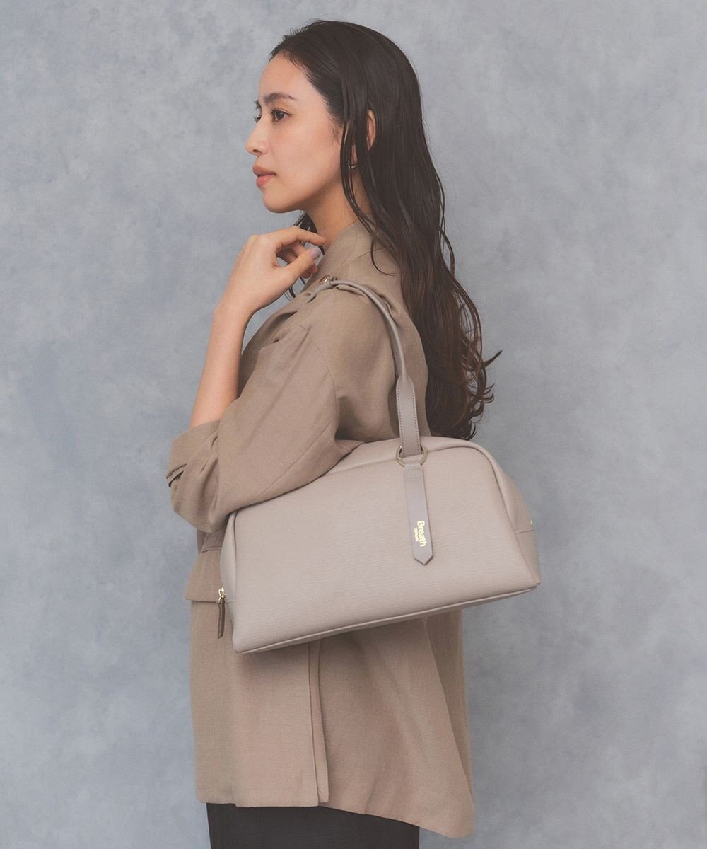 【トプカピ/TOPKAPI】の【Breath TOPKAPI】RIPPLE リプル ワイド ボストンバッグ チャーム付き インテリア・キッズ・メンズ・レディースファッション・服の通販 founy(ファニー) ファッション Fashion レディースファッション Fashion for Women キーホルダー Keychain, Key Holder クール Cool, Chic 軽量 Lightweight, Ultra Light チャーム Charm, Pendant 人気 Popular, Best Seller フラット Flat, Flat Shoes ボストン Boston ボストンバッグ Boston Bag, Retro Bag ポケット Pocket, Pocket Detail ラウンド Round, Round Neck ワイド Wide, Wide Fit ライトトープ|ID: prp329100004841476 ipo3291000000035705121