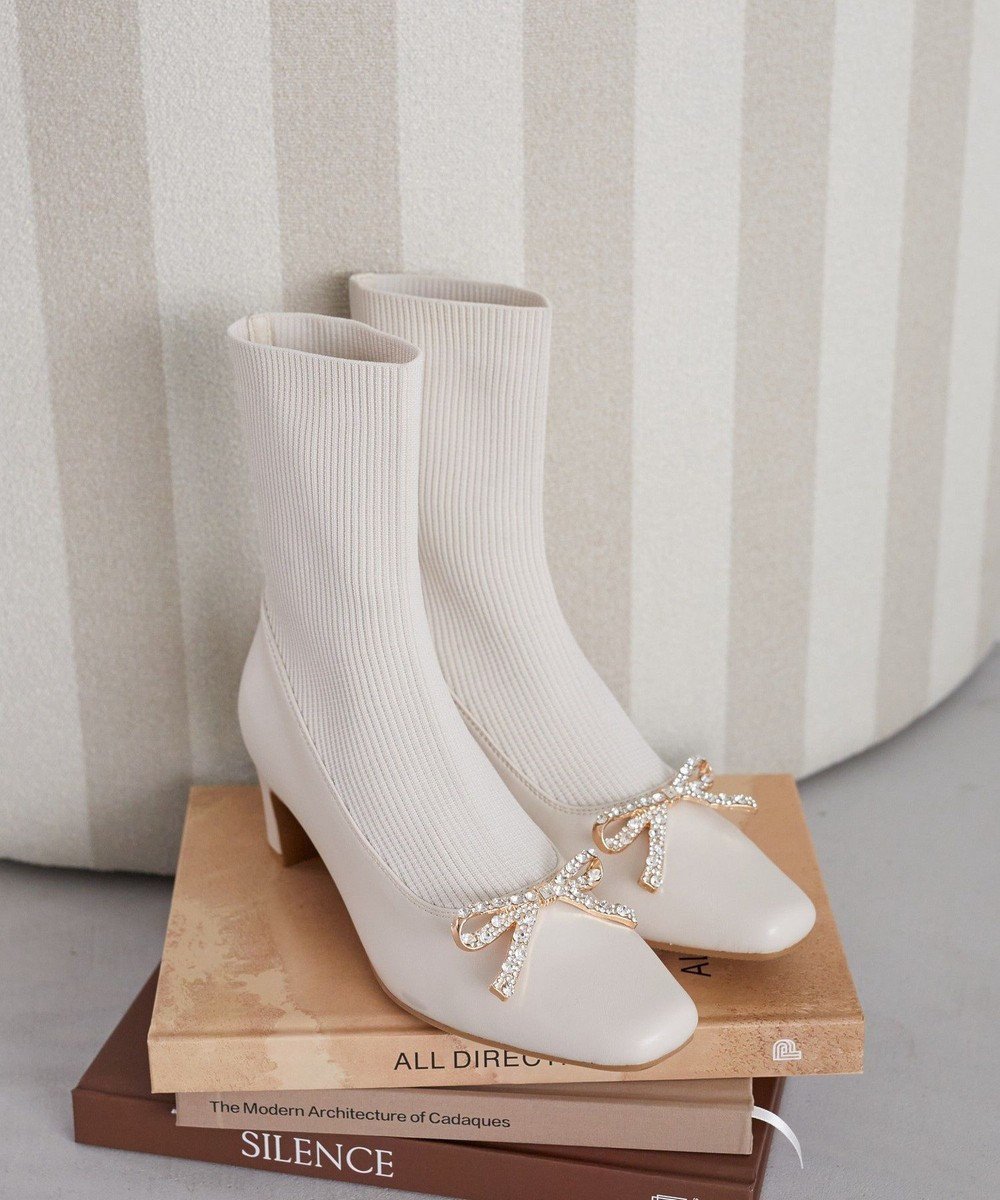 【メゾンドフルール/Maison de FLEUR】のリボンビジューニットブーツ インテリア・キッズ・メンズ・レディースファッション・服の通販 founy(ファニー) 　ファッション　Fashion　レディースファッション　Fashion for Women　インソール　Shoe Insole　クッション　Cushion, Throw Pillow　タイツ　Tights, Legwear　トレンド　Trend, Trending Now　ビジュー　Bijou, Jewel-like Accent　フィット　Fit, Slim Fit　リボン　Ribbon, Bow　A/W・秋冬　Autumn/Winter　エレガント 上品　Elegant　Ivory|ID: prp329100004841644 ipo3291000000035595484