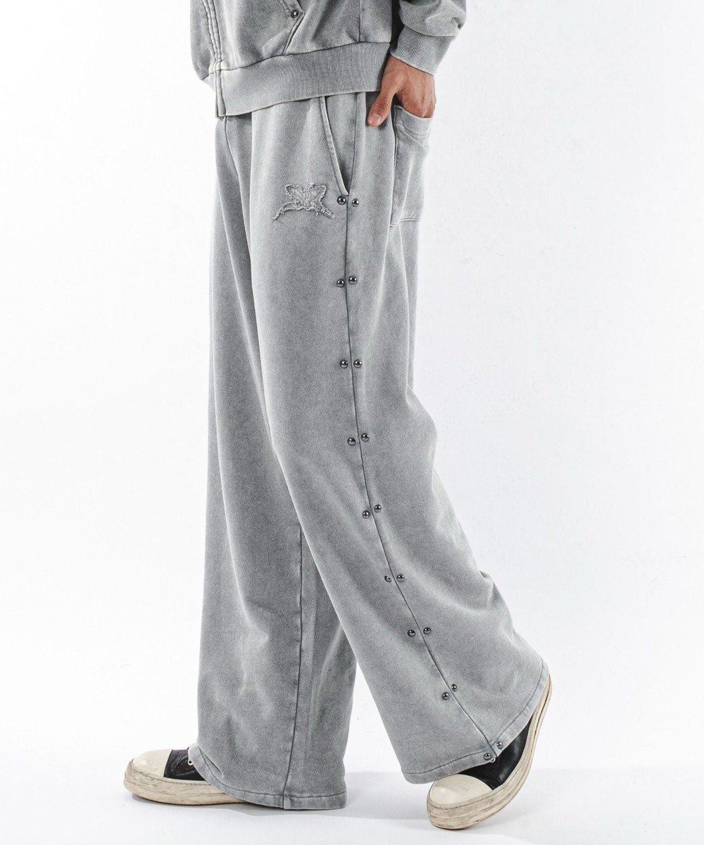 【ウィゴー/WEGO】の【ユニセックス着用ITEM】ブリーチスタッズロゴスウェットパンツ 人気、トレンドファッション・服の通販 founy(ファニー) ファッション Fashion レディースファッション Fashion for Women パンツ Pants & Trousers インナー Innerwear 春 Spring 秋 Autumn クロップド Cropped, Short Length グラフィック Graphic, Graphic Design シンプル Simple, Minimal ジャケット Jacket, Outerwear スウェット / スエット Sweatshirt, Sweatwear スタッズ Studs, Metal Accents スマホ Smartphone, Mobile Device セットアップ Set-Up, Coordinated Outfit トレンド Trend, Trending Now パーカー Hoodie, Parka ブリーチ Bleach, Washed Finish ポケット Pocket, Pocket Detail メンズ Men's, Menswear モチーフ Motif, Design Theme ワイド Wide, Wide Fit 冬 Winter / This Winter A/W・秋冬 Autumn/Winter おすすめ Recommended / Our Picks 2025年 2025 2025-2026秋冬・A/W Autumn/Winter 2025–26 AW25–26 other-1|ID: prp329100004841663 ipo3291000000035459969
