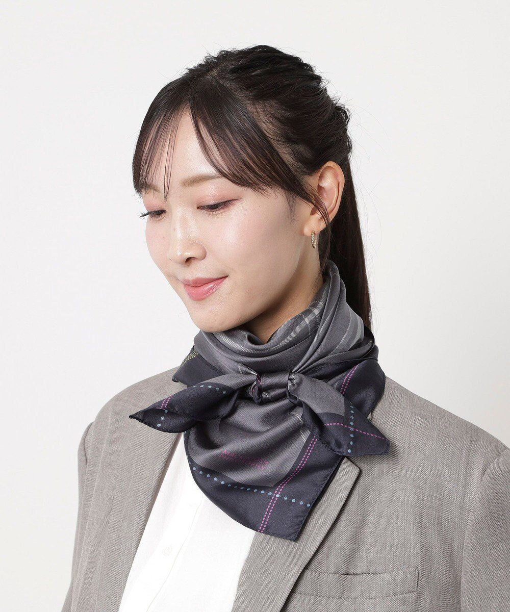 【ムーンバット/MOONBAT】のMACKINTOSH PHILOSOPHY(マッキントッシュ フィロソフィー)シルクスカーフ チェック 88×88㎝ 日本製 インテリア・キッズ・メンズ・レディースファッション・服の通販 founy(ファニー) 　ファッション　Fashion　レディースファッション　Fashion for Women　アクセサリー　Fashion Accessories　クラシック　Classic, Timeless Style　コレクション　Collection, Seasonal Line　シルク　Silk, 100% Silk　スカーフ　Scarf, Neckwear　チェック　Check, Plaid, Tartan　バンダナ　Bandana, Head Scarf　メンズ　Men's, Menswear　モダン　Modern, Contemporary　日本製　Made In Japan　エレガント 上品　Elegant　ブラック|ID: prp329100004841700 ipo3291000000035830955