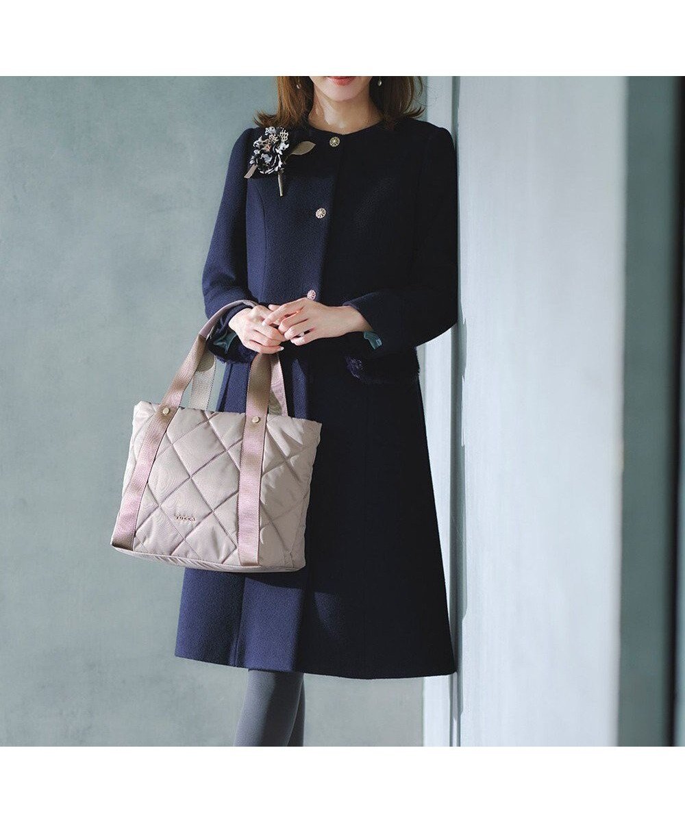 【トッカ/TOCCA】の【消臭】FUR BOX ウールコート インテリア・キッズ・メンズ・レディースファッション・服の通販 founy(ファニー) 　ファッション　Fashion　レディースファッション　Fashion for Women　アウター　Coat / Outerwear Collection　コート・ロングコート・ピーコート　Long Coats, Peacoats & More　レディースジャケット・軽アウター　Jackets　ジャケット　Jacket, Outerwear　ストール　Stole, Wrap　バランス　Balance, Style Balance　ボックス　Boxy, Box Shape　ポケット　Pocket, Pocket Detail　マフラー　Scarf, Muffler　ワイド　Wide, Wide Fit　A/W・秋冬　Autumn/Winter　冬　Winter / This Winter　2025年　2025　2025-2026秋冬・A/W　Autumn/Winter 2025–26 AW25–26　ネイビー系|ID: prp329100004841720 ipo3291000000035708031