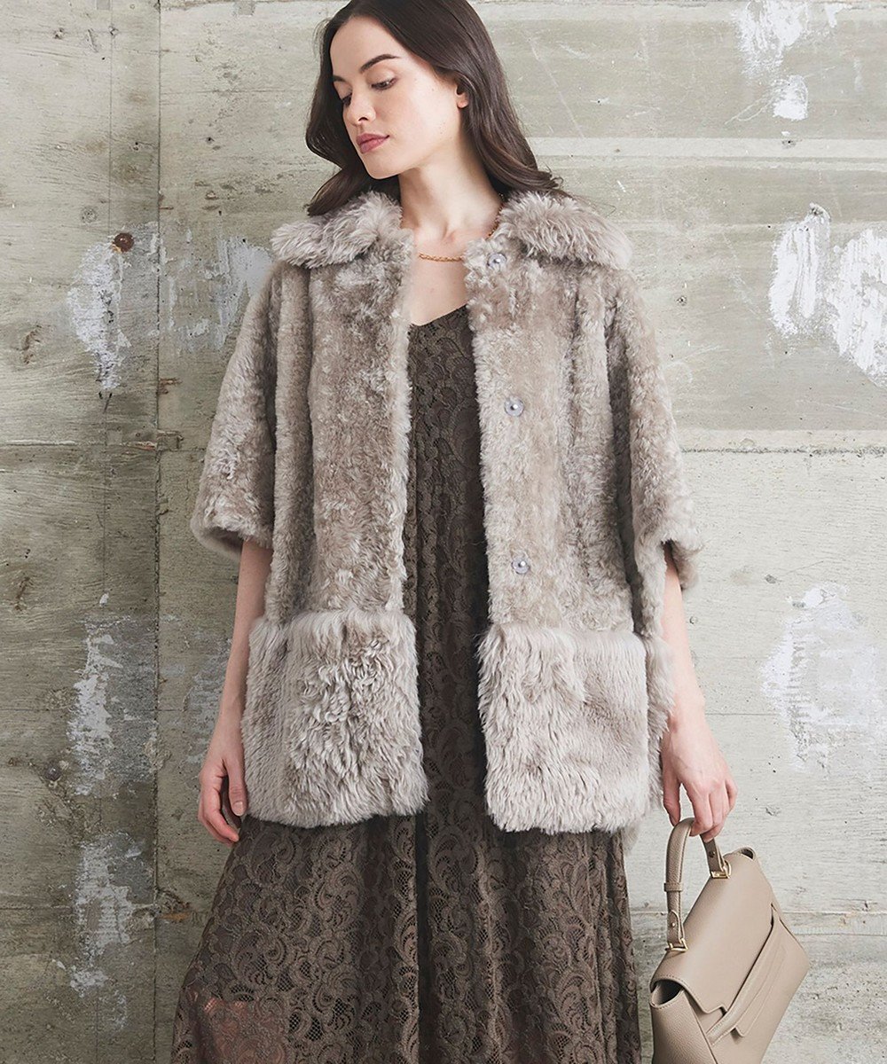 【グレース コンチネンタル/GRACE CONTINENTAL】のムートンポンチョコート インテリア・キッズ・メンズ・レディースファッション・服の通販 founy(ファニー) ファッション Fashion レディースファッション Fashion for Women アウター Coat / Outerwear Collection コート・ロングコート・ピーコート Long Coats, Peacoats & More レディースジャケット・軽アウター Jackets ポンチョ・ケープコート Ponchos & Capes イタリア Italy ジャケット Jacket, Outerwear スマート Smart, Elegant スリーブ Sleeve, Long Sleeve / Short Sleeve ハーフ Half, Half-Length フロント Front, Front Design ポンチョ Poncho, Cape Style リュクス Luxury, Elegant, High-End, Chic 冬 Winter / This Winter A/W・秋冬 Autumn/Winter おすすめ Recommended / Our Picks グレー|ID: prp329100004841865 ipo3291000000035832648