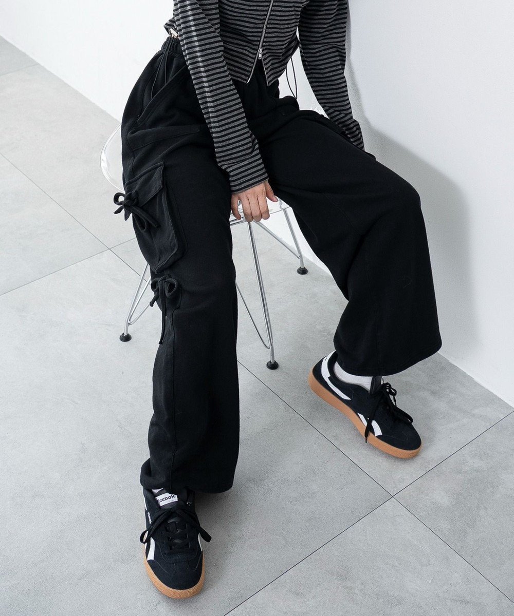 【ウィゴー/WEGO】の【ウエストゴム】リボンカーゴスウェットパンツ インテリア・キッズ・メンズ・レディースファッション・服の通販 founy(ファニー) 　ファッション　Fashion　レディースファッション　Fashion for Women　パンツ　Pants & Trousers　厚底　Platform Shoes　ガーリー　Girly, Feminine Style　キャップ　Cap, Baseball Cap　クロップド　Cropped, Short Length　ショート　Short, Short Length　スウェット / スエット　Sweatshirt, Sweatwear　スニーカー　Sneakers, Trainers　スマホ　Smartphone, Mobile Device　バランス　Balance, Style Balance　パーカー　Hoodie, Parka　ポケット　Pocket, Pocket Detail　リボン　Ribbon, Bow　ルーズ　Loose, Oversized　A/W・秋冬　Autumn/Winter　おすすめ　Recommended / Our Picks　ブラック|ID: prp329100004841897 ipo3291000000035620538