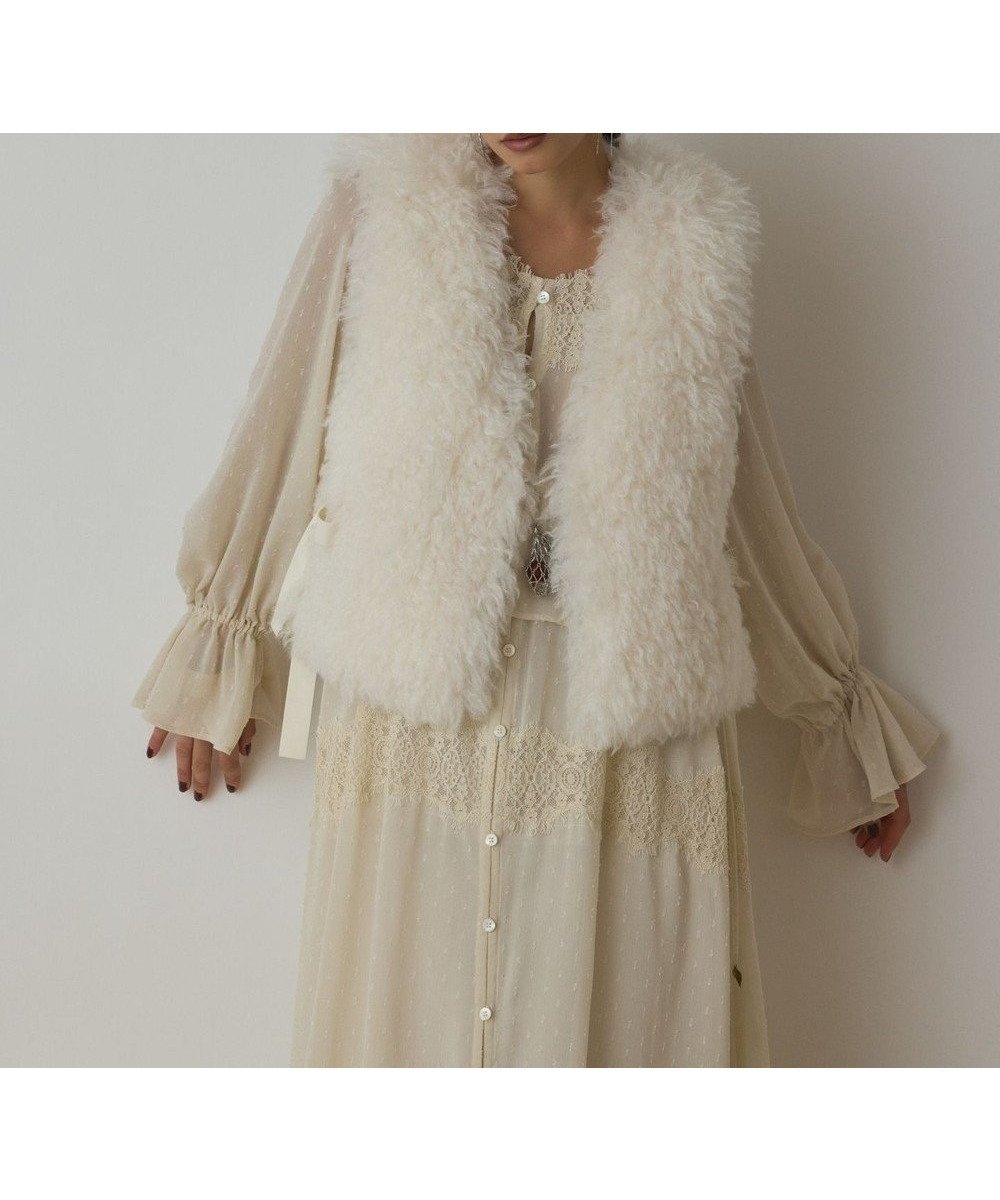 【グレース コンチネンタル/GRACE CONTINENTAL】のショ-トファ-ジレ 人気、トレンドファッション・服の通販 founy(ファニー) 　ファッション　Fashion　レディースファッション　Fashion for Women　アウター　Coat / Outerwear Collection　レディースジャケット・軽アウター　Jackets　カーディガン　Cardigan, Knitwear　ショート　Short, Short Length　ジャケット　Jacket, Outerwear　バランス　Balance, Style Balance　フェイクファー　Faux Fur, Imitation Fur　リボン　Ribbon, Bow　A/W・秋冬　Autumn/Winter　 other-1|ID: prp329100004842048 ipo3291000000035810733