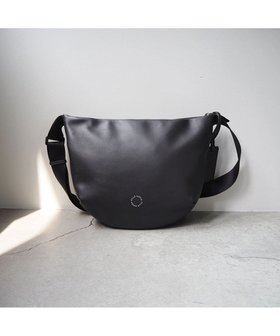 【ペレボルサ/PELLE BORSA】のラウンドショルダー Cheers Leather チアーズレザー 4677 人気、トレンドファッション・服の通販 founy(ファニー) ファッション Fashion レディースファッション Fashion for Women 傘 Umbrella, Parasol 抗菌 Antibacterial, Bacteria-Resistant ショルダー Shoulder, Shoulder Strap シルバー Silver, Metallic Silver シンプル Simple, Minimal スマホ Smartphone, Mobile Device フィット Fit, Slim Fit ポケット Pocket, Pocket Detail メガネ Glasses, Eyewear ラウンド Round, Round Neck ループ Loop, Loop Knit おすすめ Recommended / Our Picks エレガント 上品 Elegant |ID:prp329100004842067